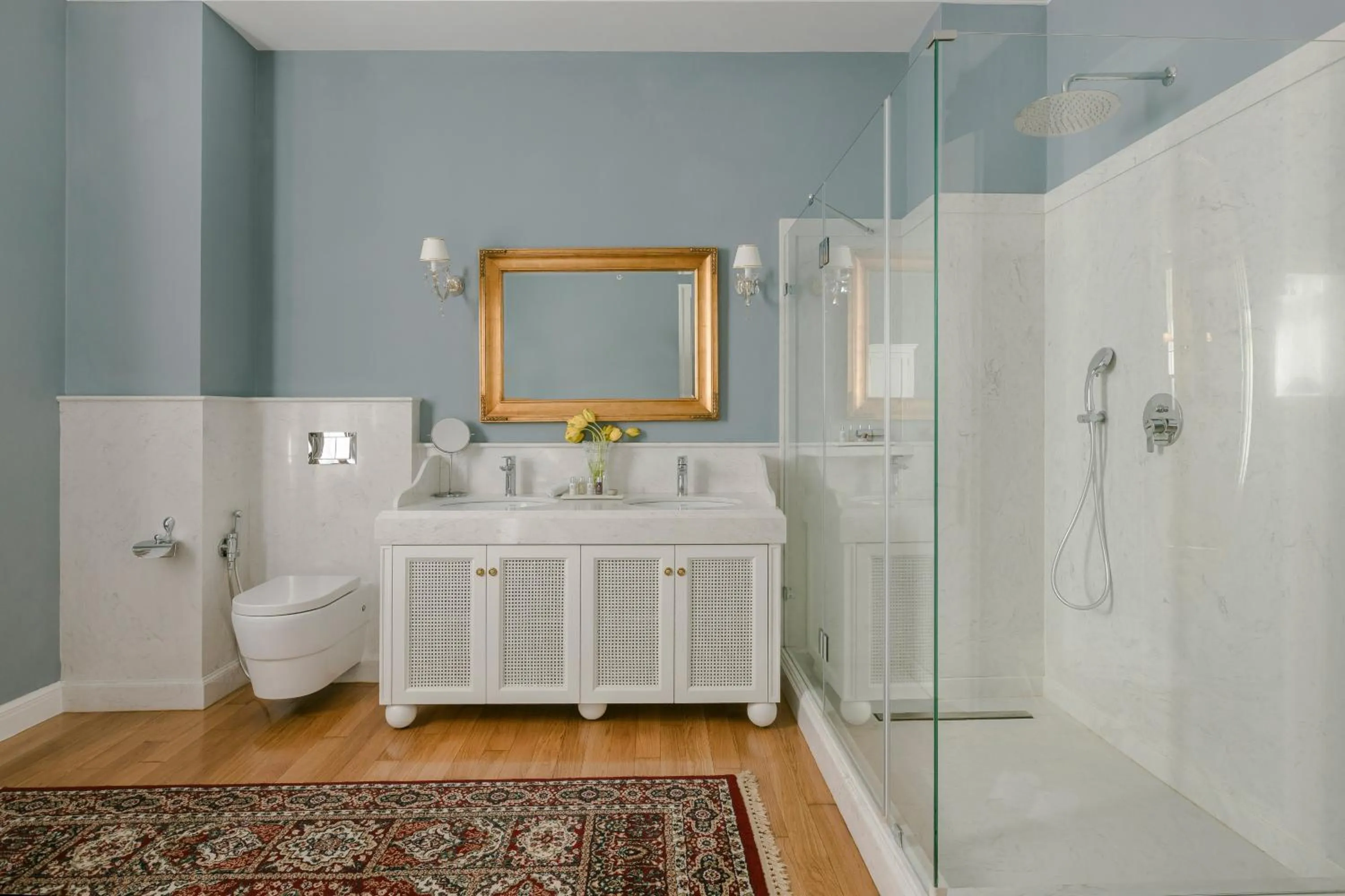 Shower in Noble Suites