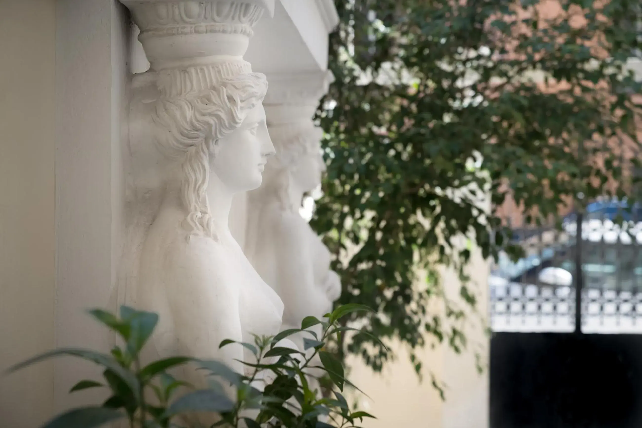 Restaurant/places to eat in Noble Suites Restaurant/places to eat in Noble Suites