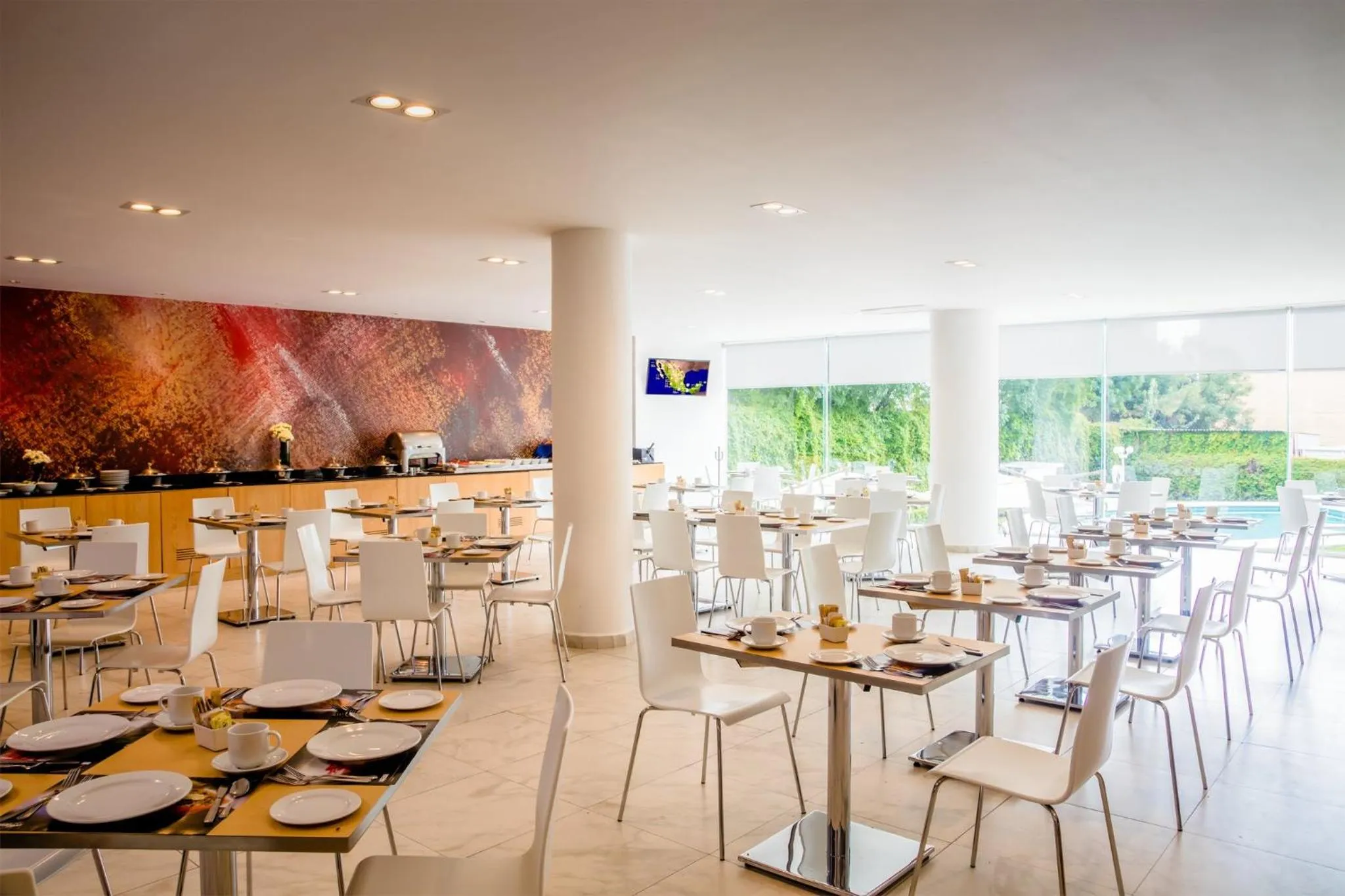 Restaurant/places to eat in Fiesta Inn Express Perinorte