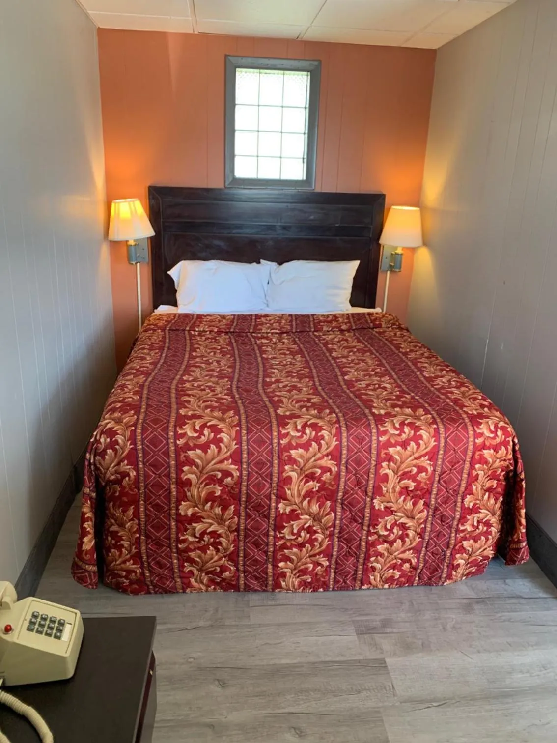 Bed in Stadium View Inn