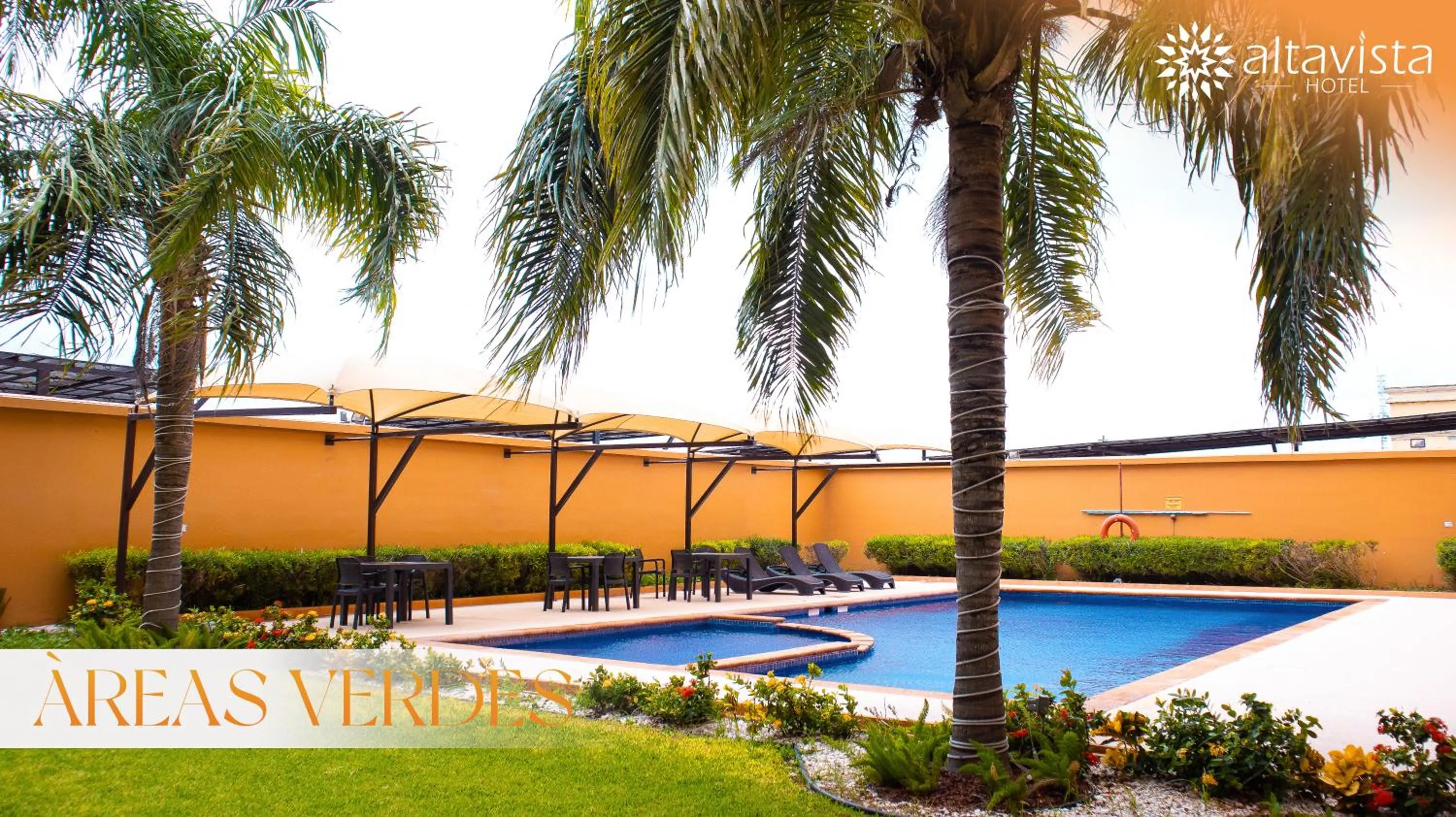 Swimming pool in Altavista Hotel