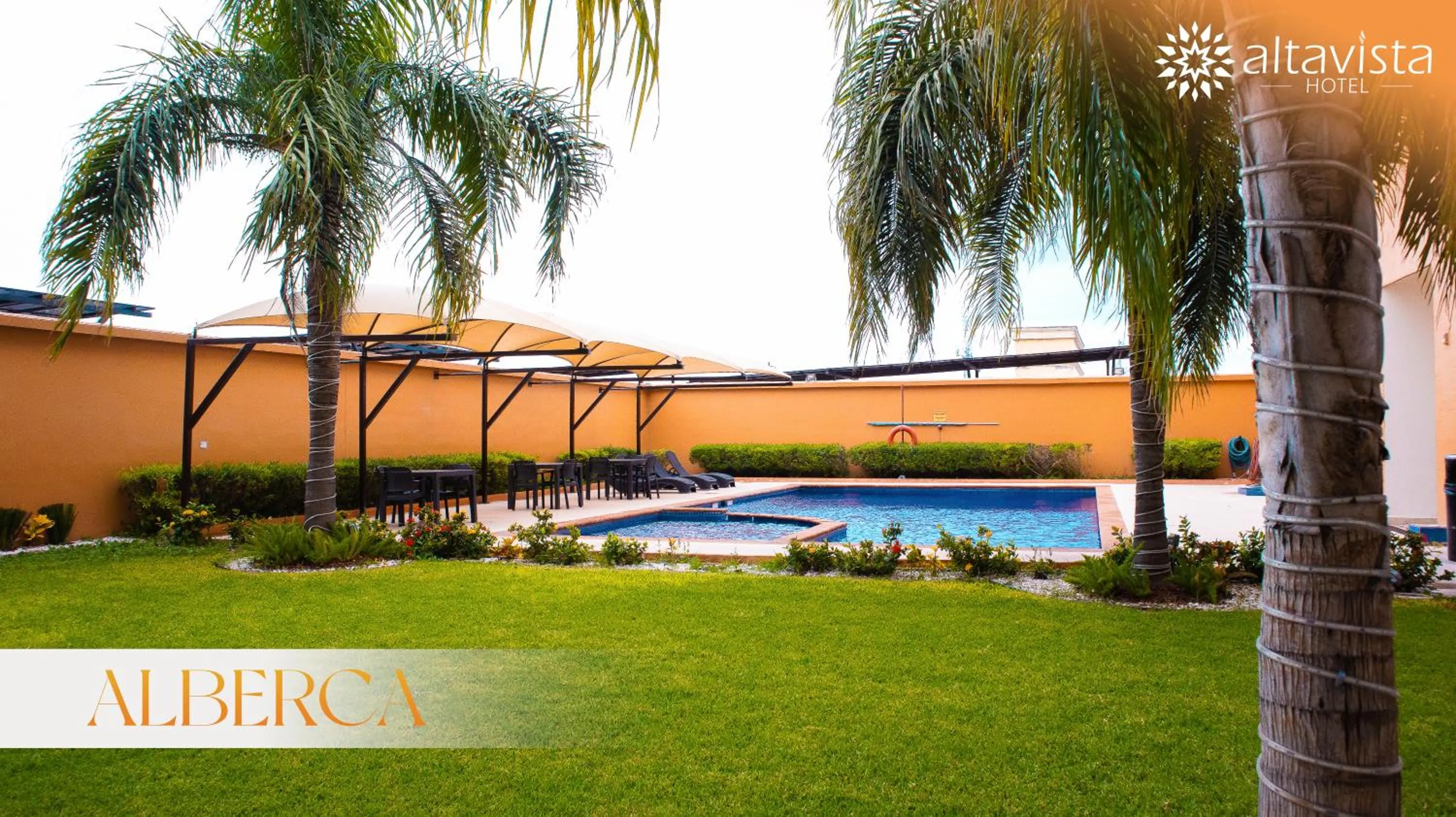 Swimming pool in Altavista Hotel