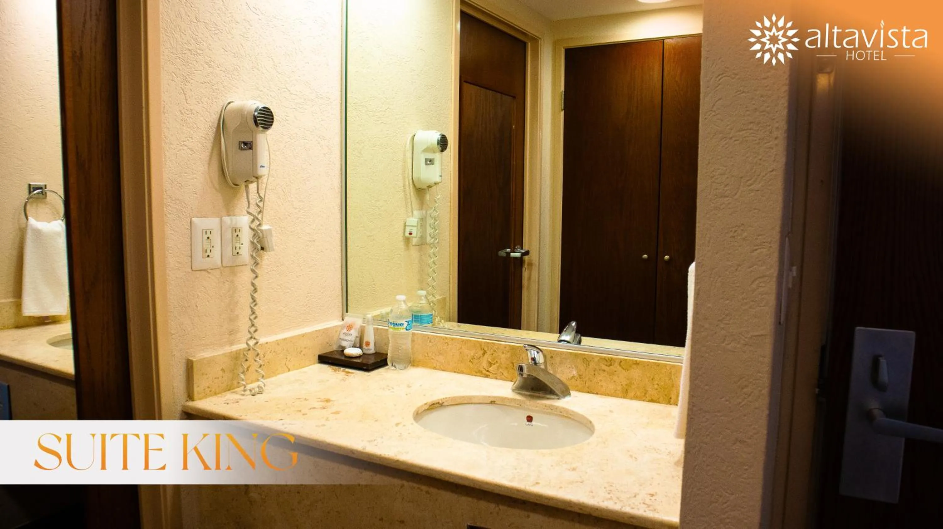 Bathroom in Altavista Hotel