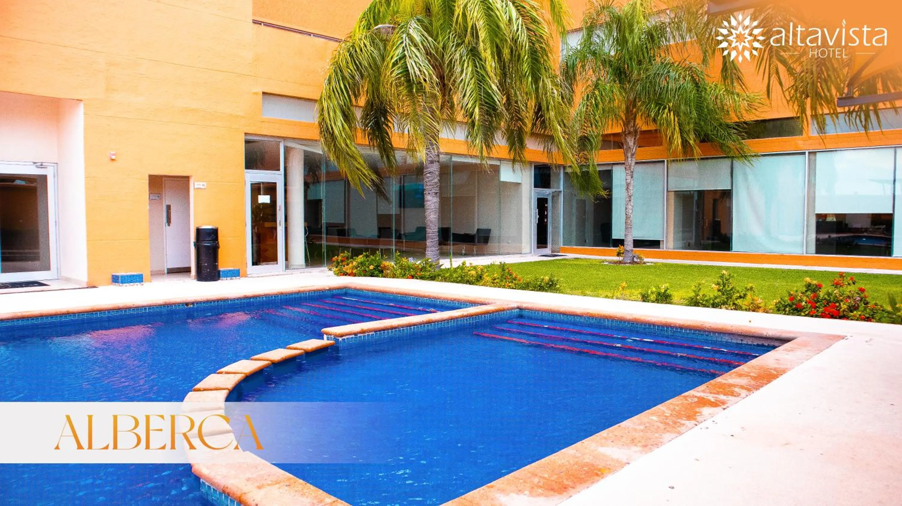 Swimming pool in Altavista Hotel