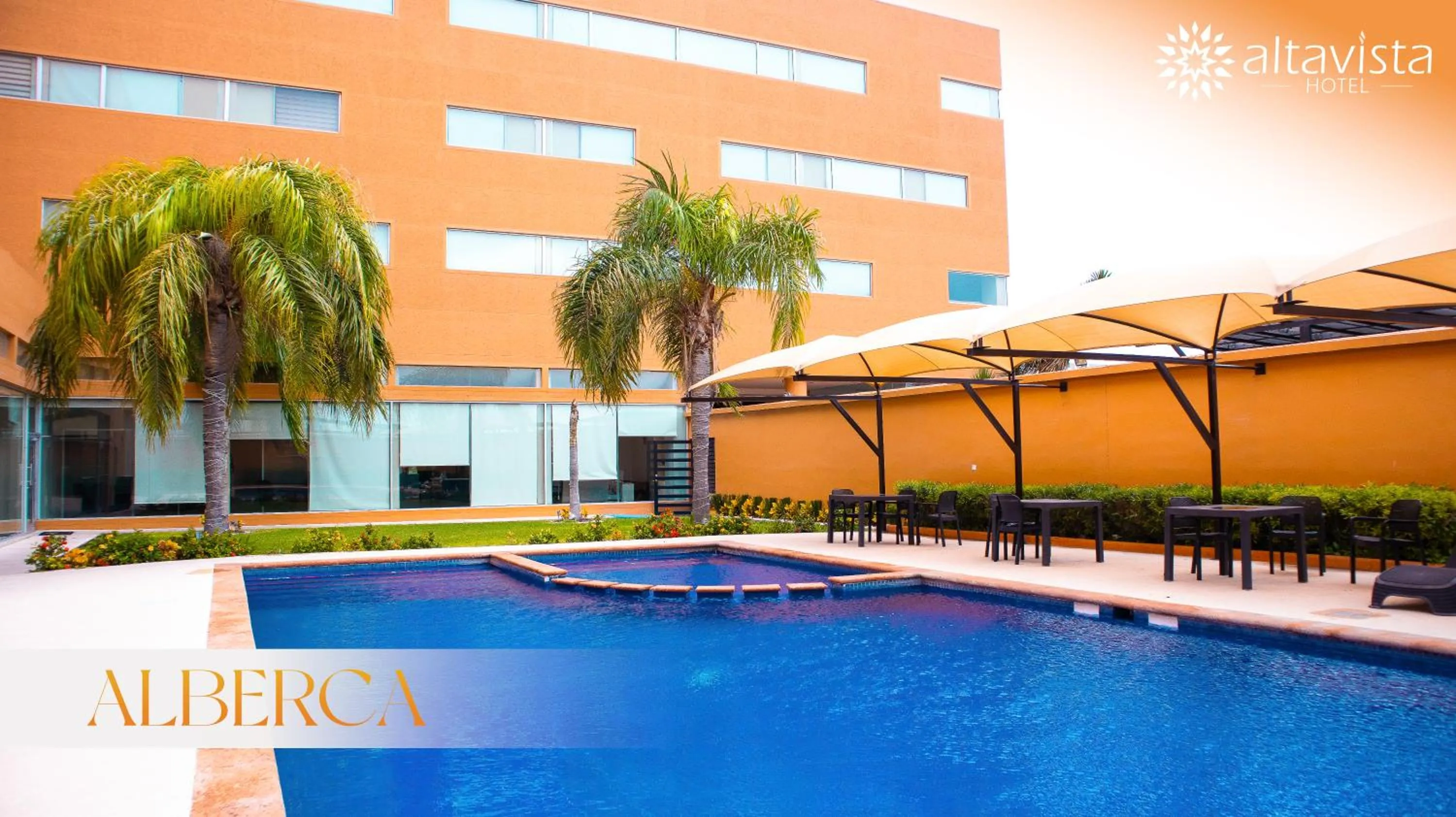 Swimming pool in Altavista Hotel