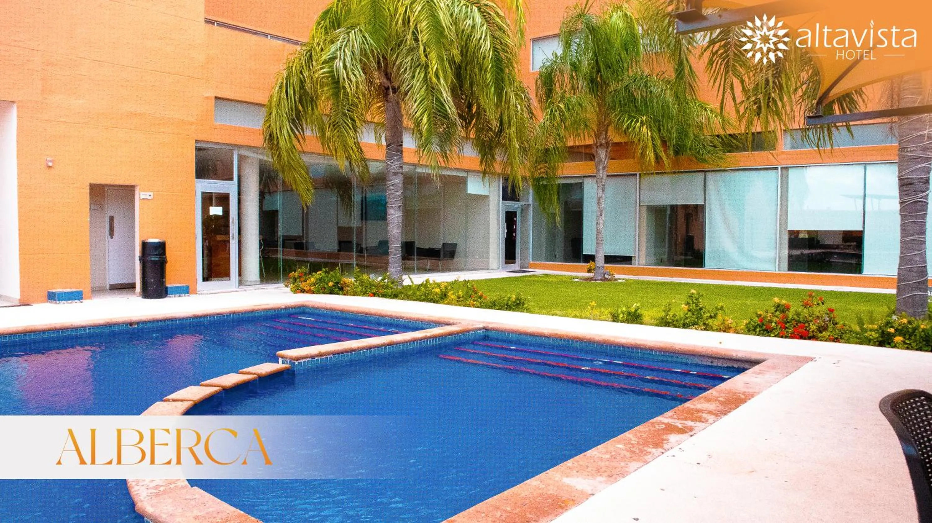Swimming pool in Altavista Hotel