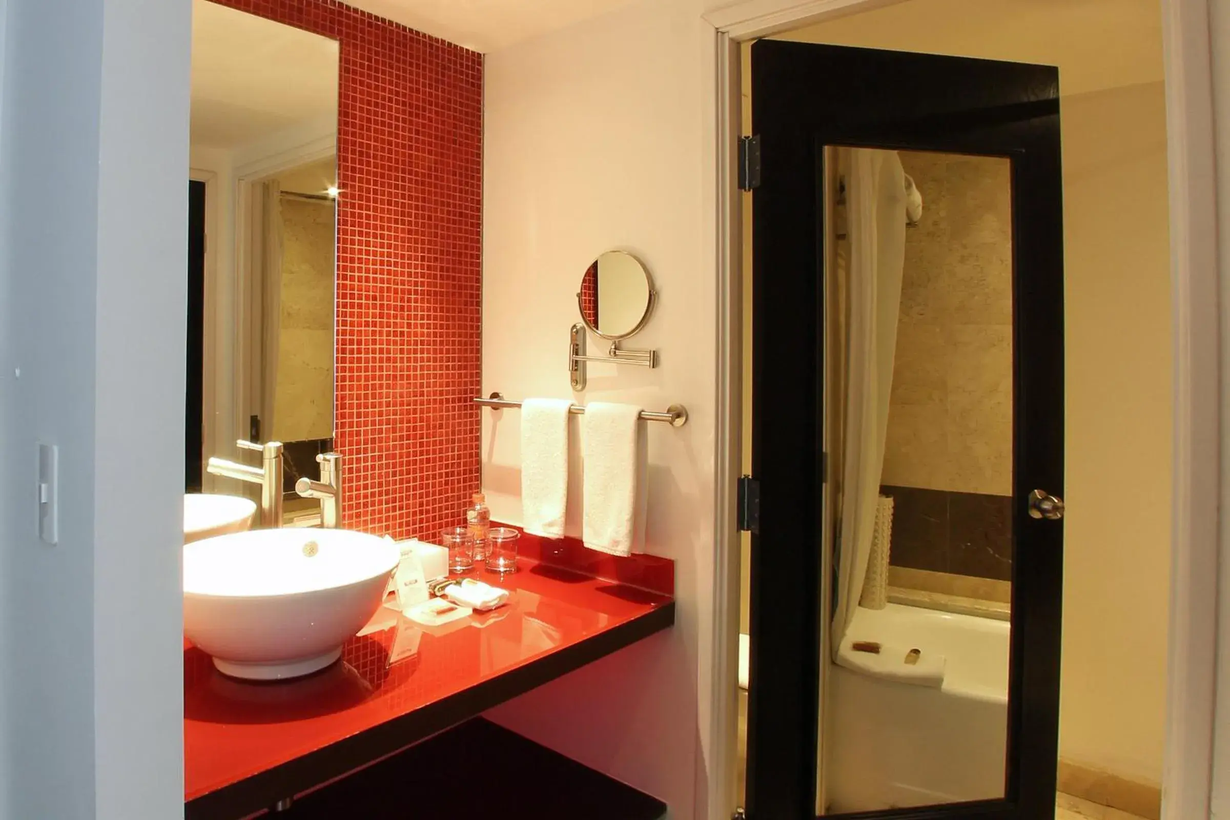 Bathroom in Fiesta Inn Cuautitlan Bathroom in Fiesta Inn Cuautitlan