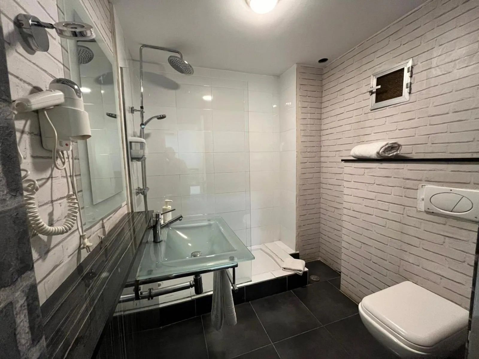 Bathroom in Hello Feria