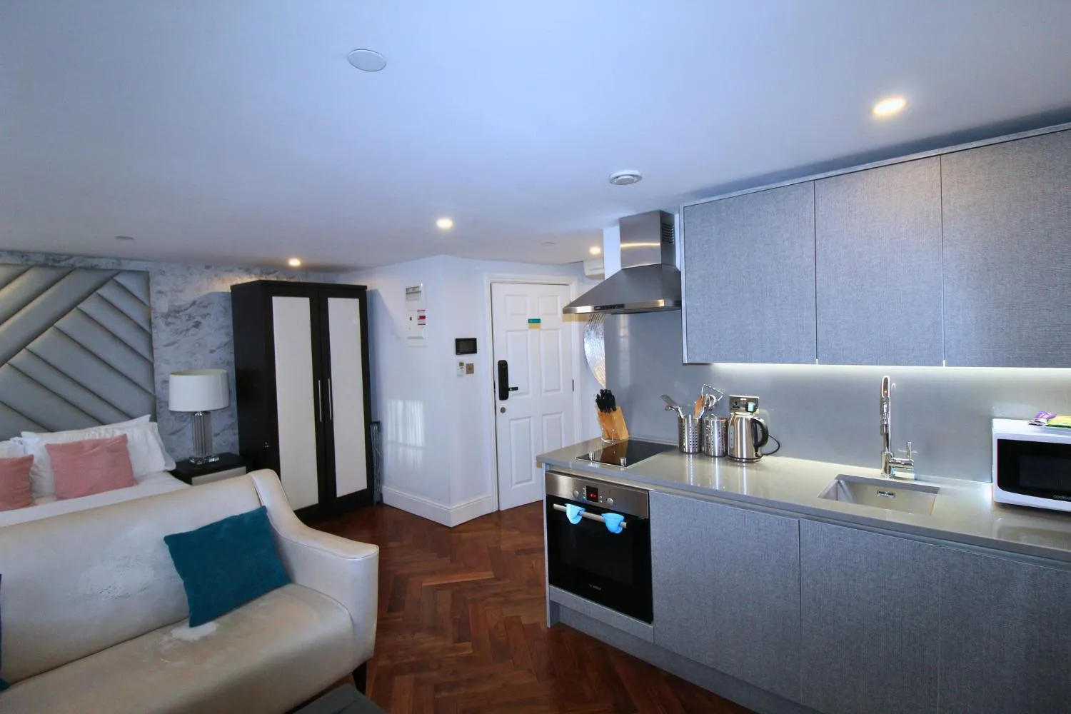 Bedroom in Baker Street by Viridian Apartments