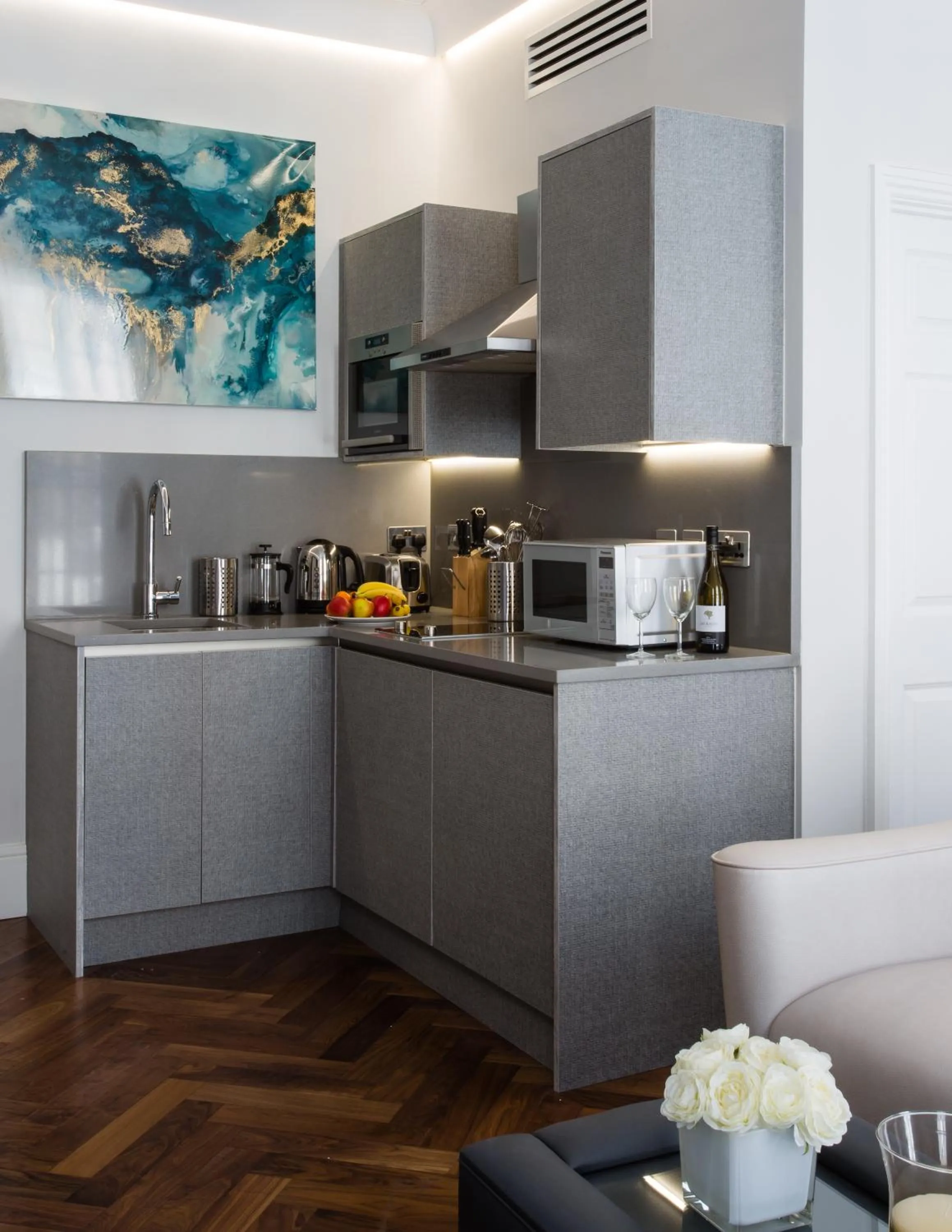 Kitchen or kitchenette in Baker Street by Viridian Apartments