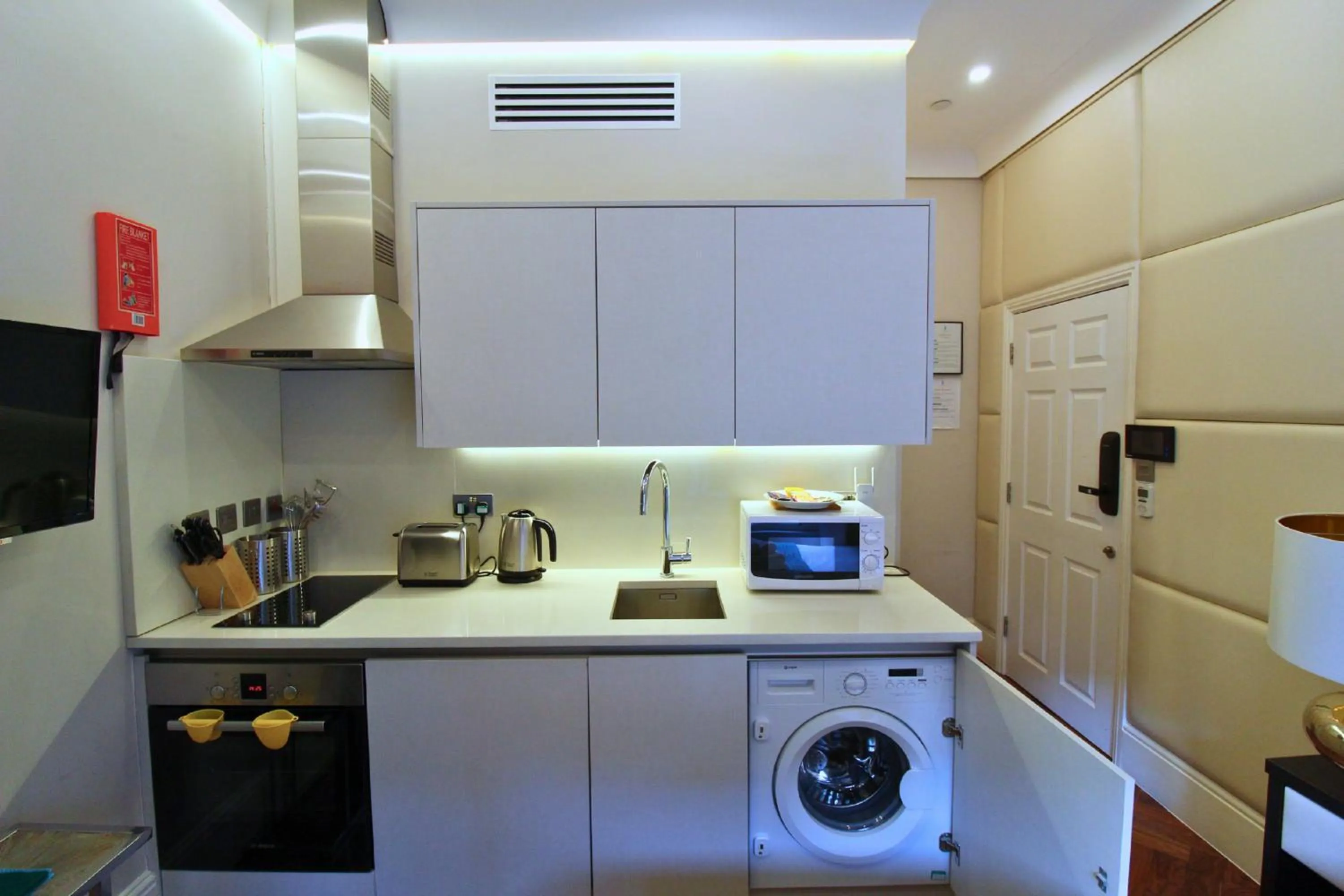 Kitchen or kitchenette in Baker Street by Viridian Apartments