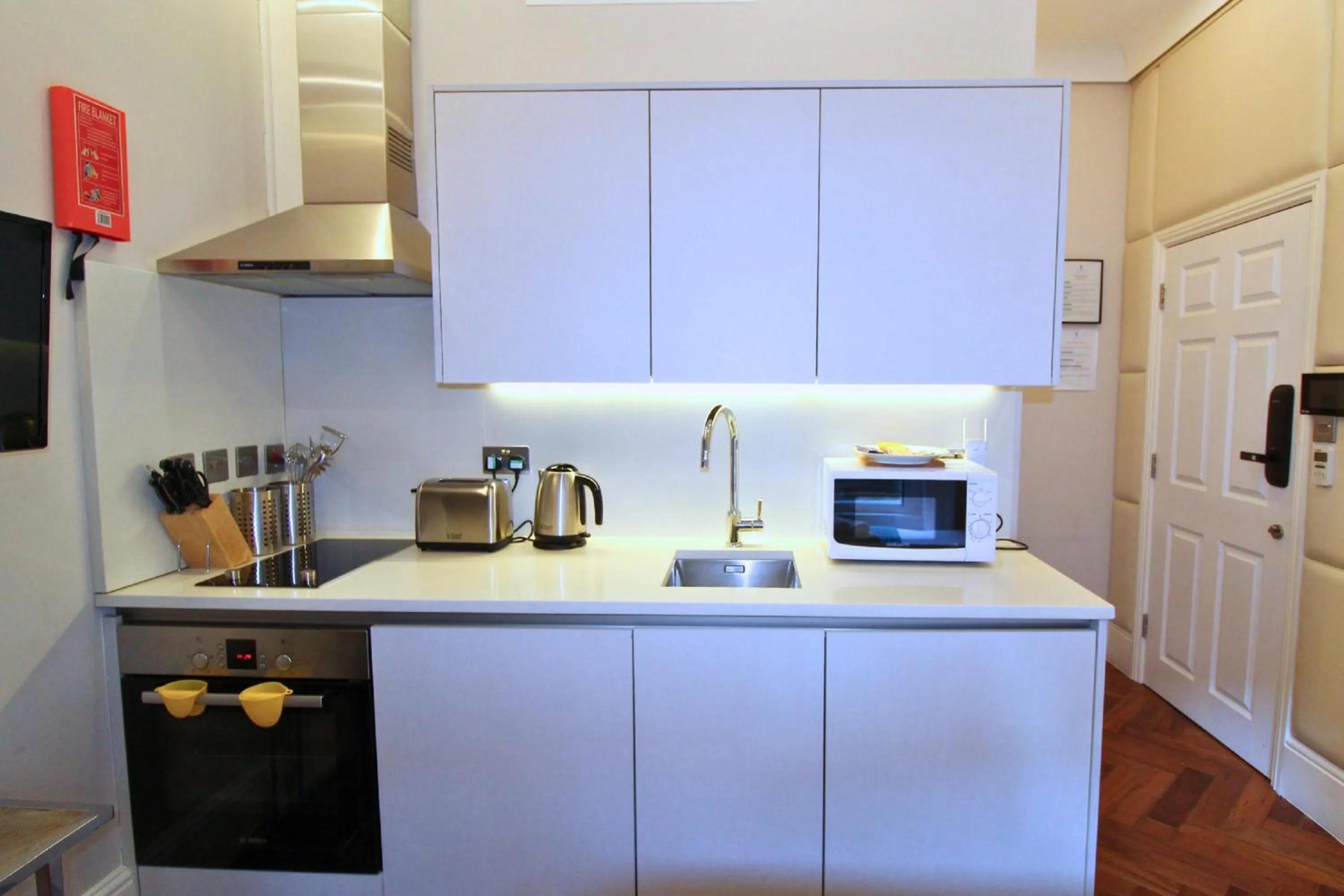 Kitchen or kitchenette in Baker Street by Viridian Apartments