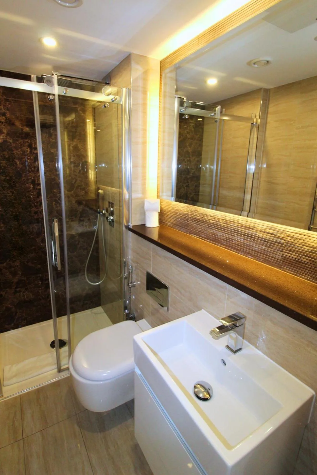 Bathroom in Baker Street by Viridian Apartments