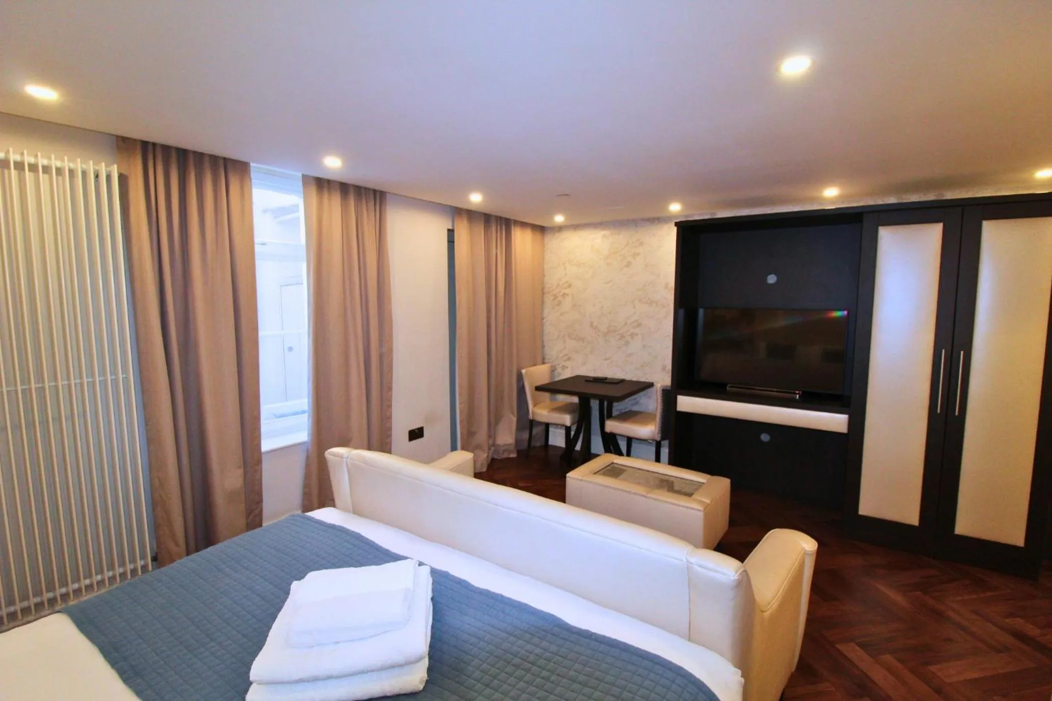 Bedroom, Bed in Baker Street by Viridian Apartments