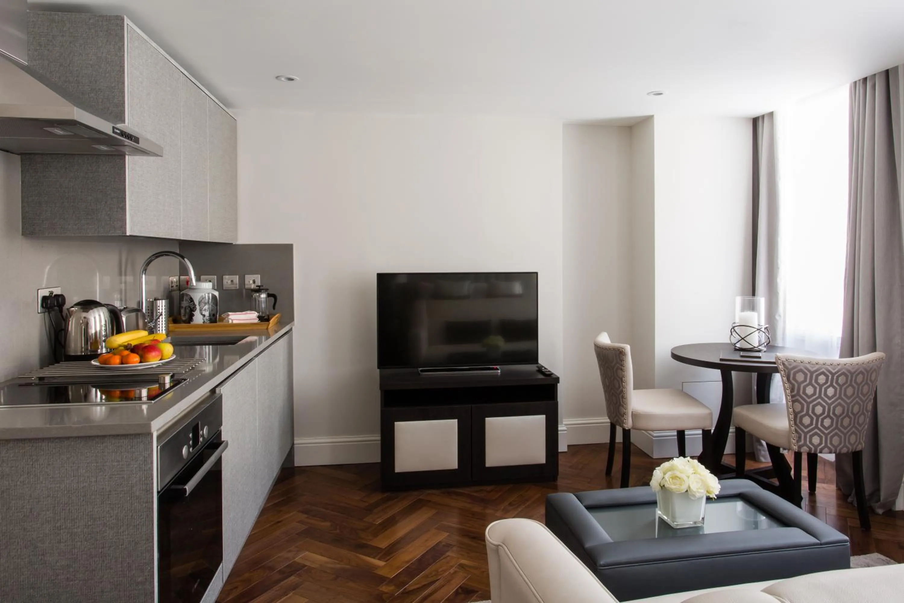 Kitchen or kitchenette in Baker Street by Viridian Apartments