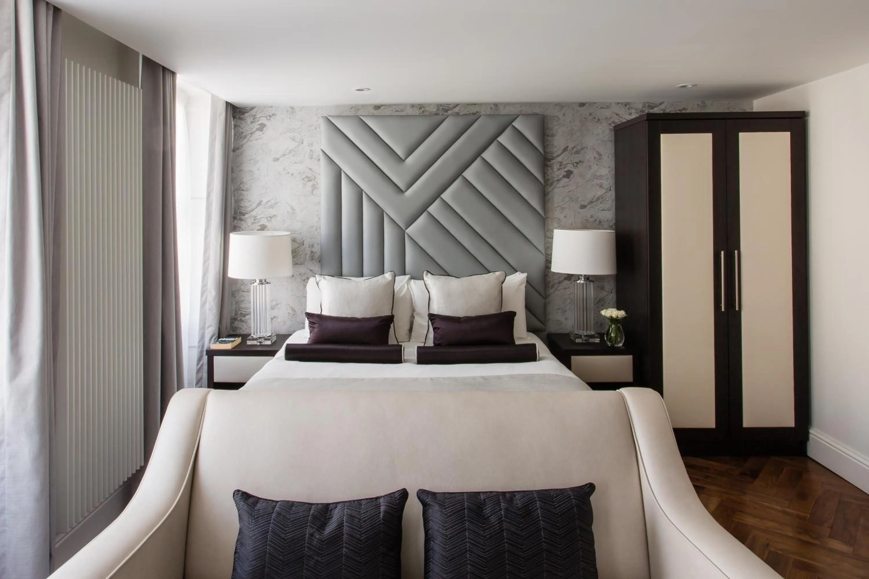 Living room, Bed in Baker Street by Viridian Apartments