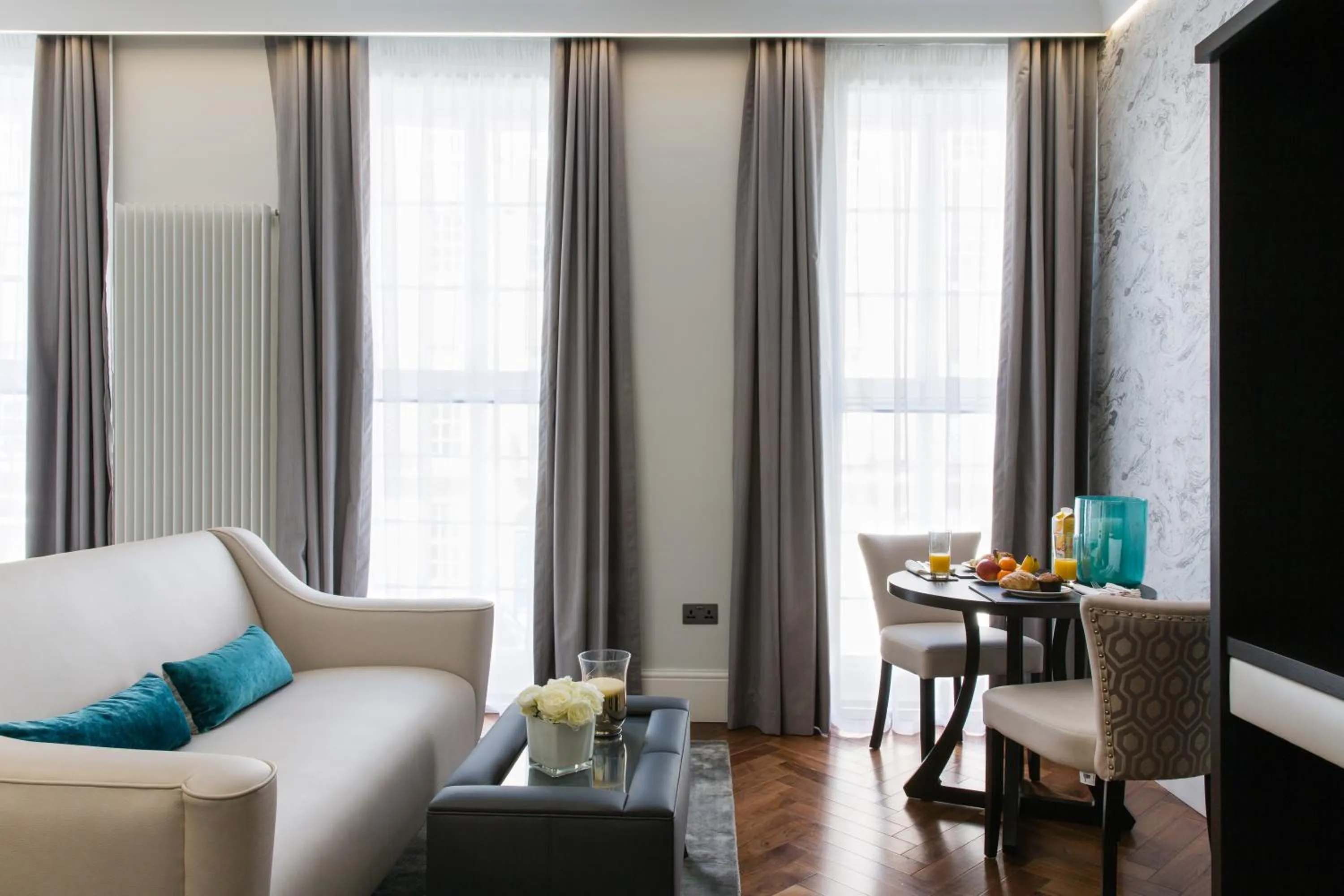 Living room in Baker Street by Viridian Apartments