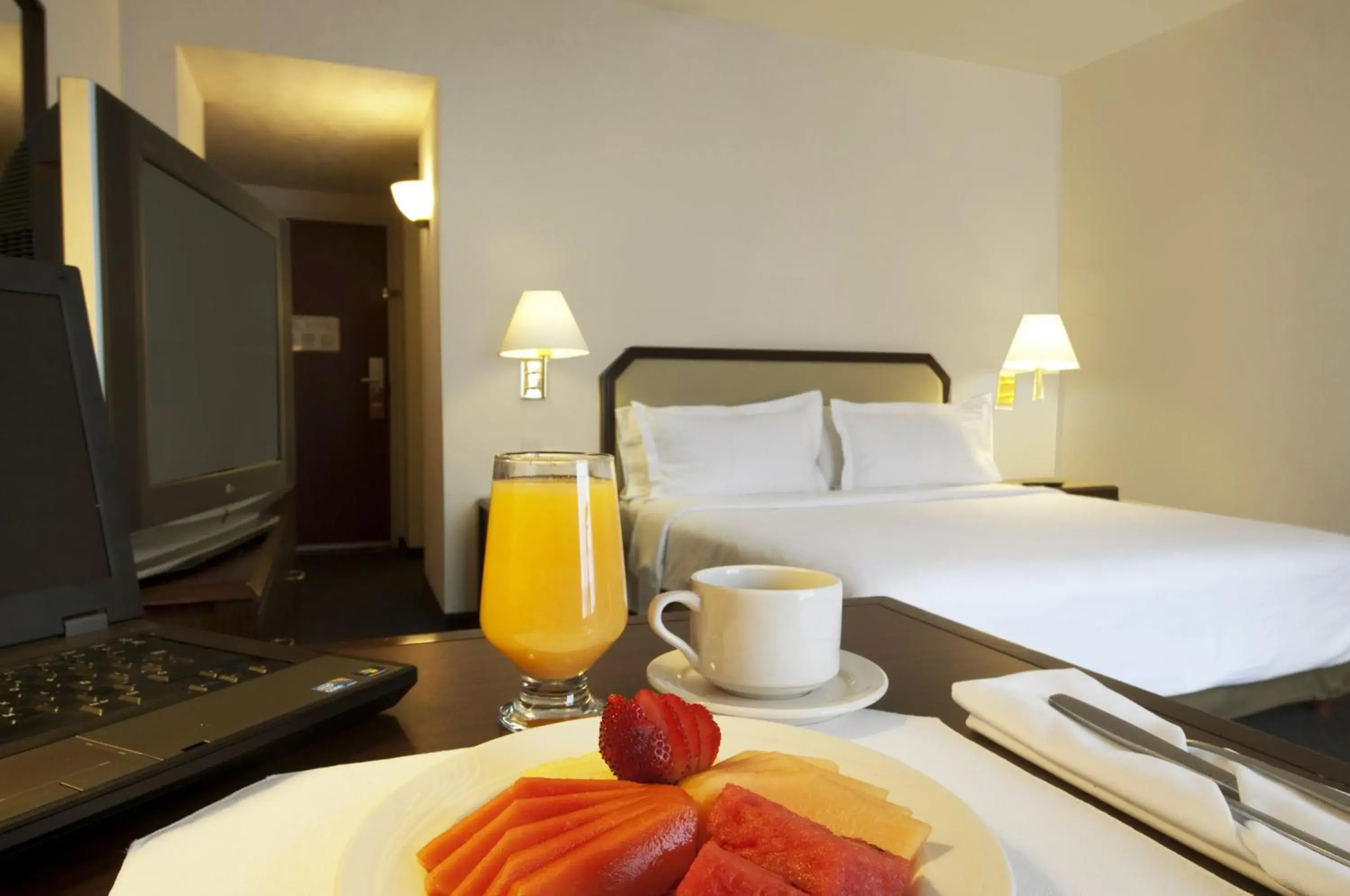 Photo of the whole room, Bed in Fiesta Inn Toluca Tollocan Photo of the whole room, Bed in Fiesta Inn Toluca Tollocan