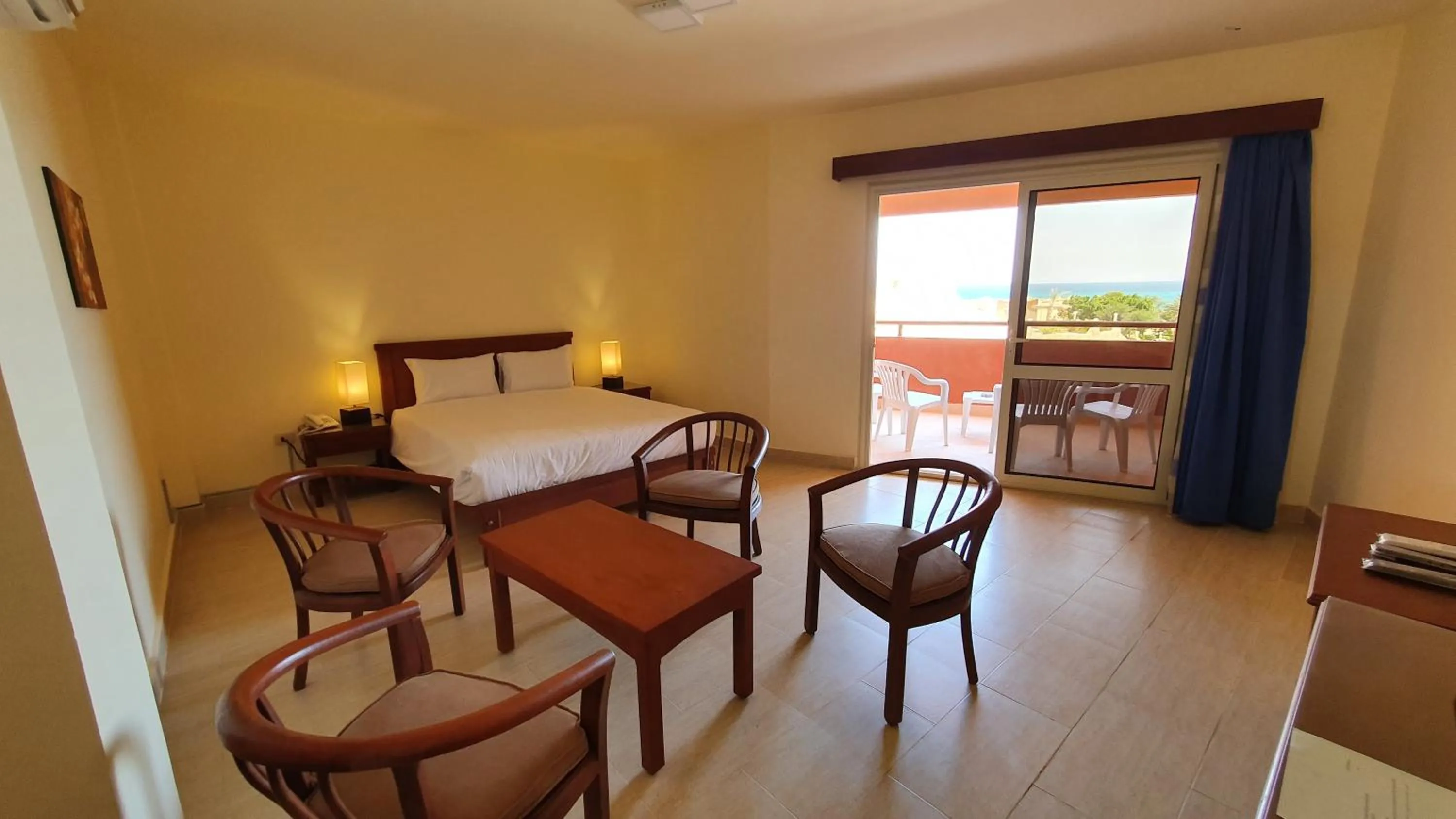 Balcony/Terrace, Bed in Fanar Hotel