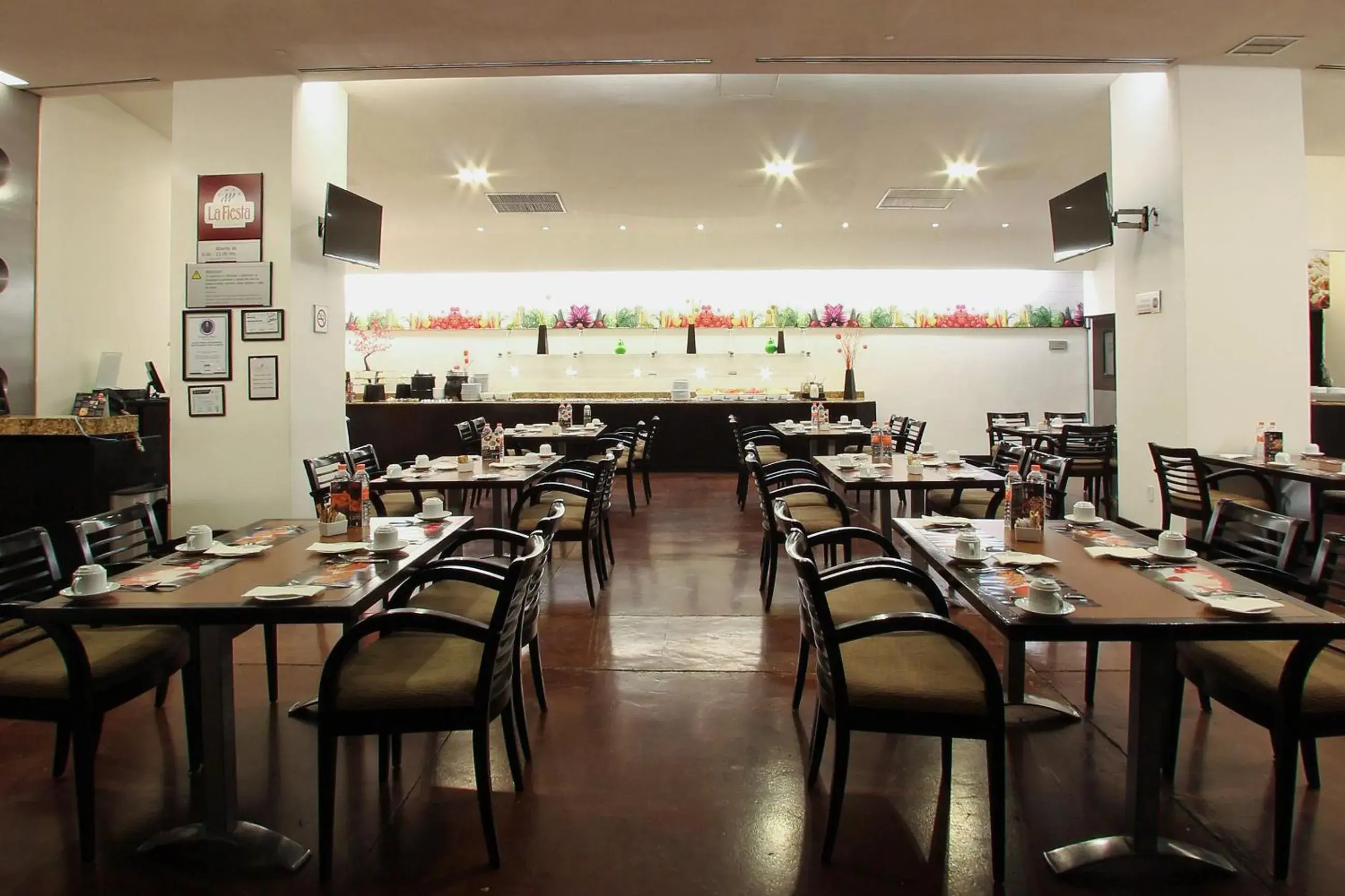 Restaurant/places to eat in Fiesta Inn Express Durango Restaurant/places to eat in Fiesta Inn Express Durango