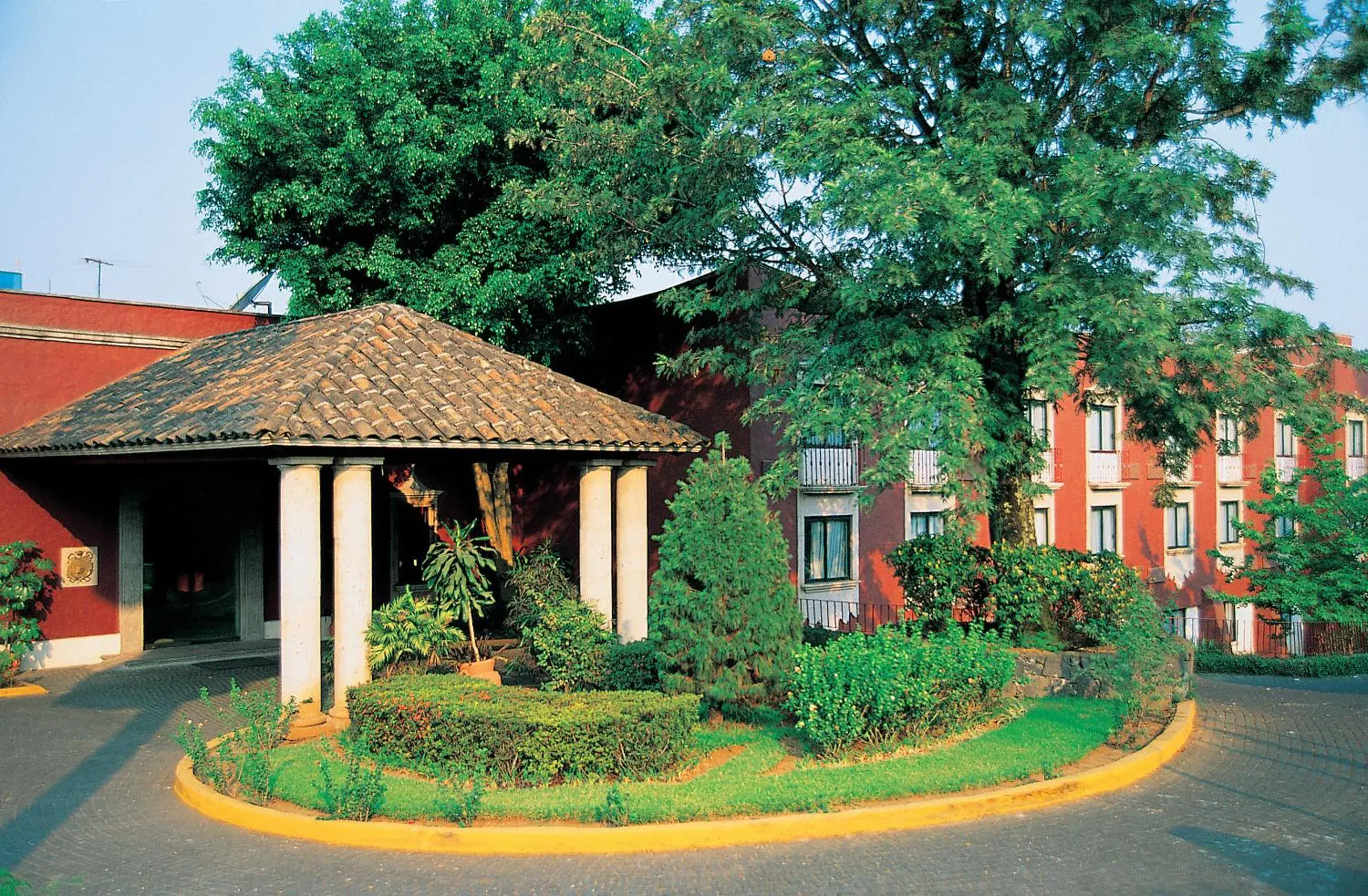 Property building in Fiesta Inn Xalapa Property building in Fiesta Inn Xalapa