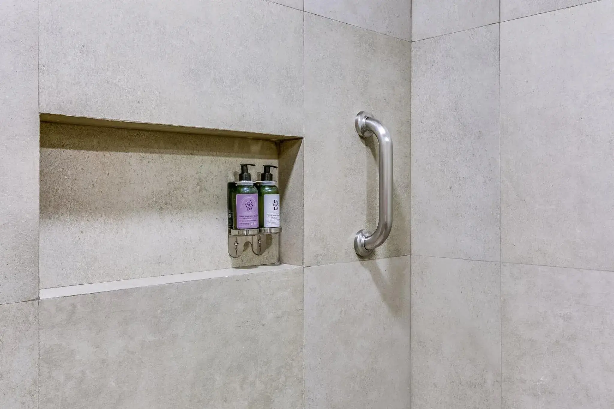 Bathroom in Fiesta Inn Cuernavaca Bathroom in Fiesta Inn Cuernavaca