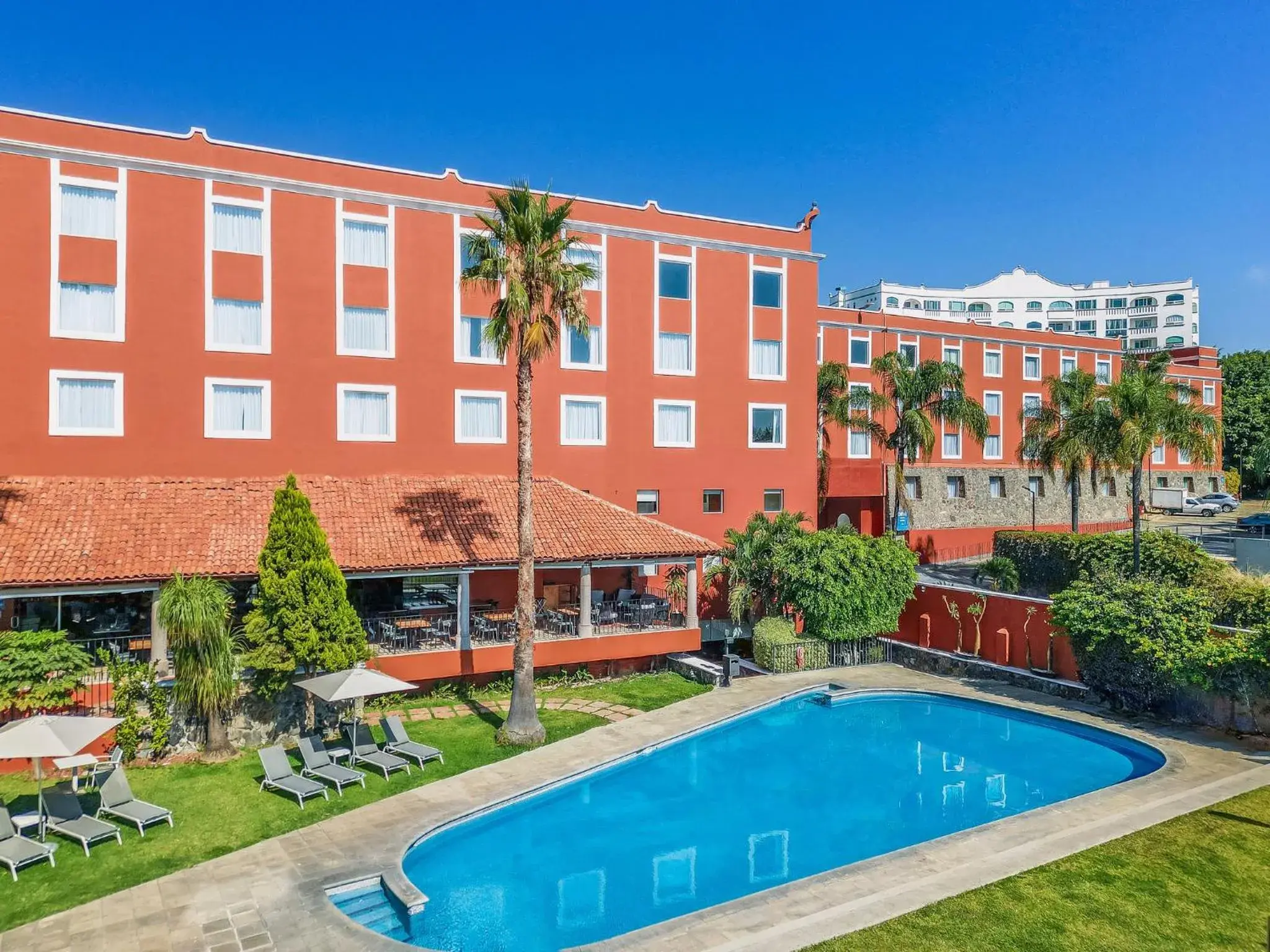 Property building in Fiesta Inn Cuernavaca Property building in Fiesta Inn Cuernavaca