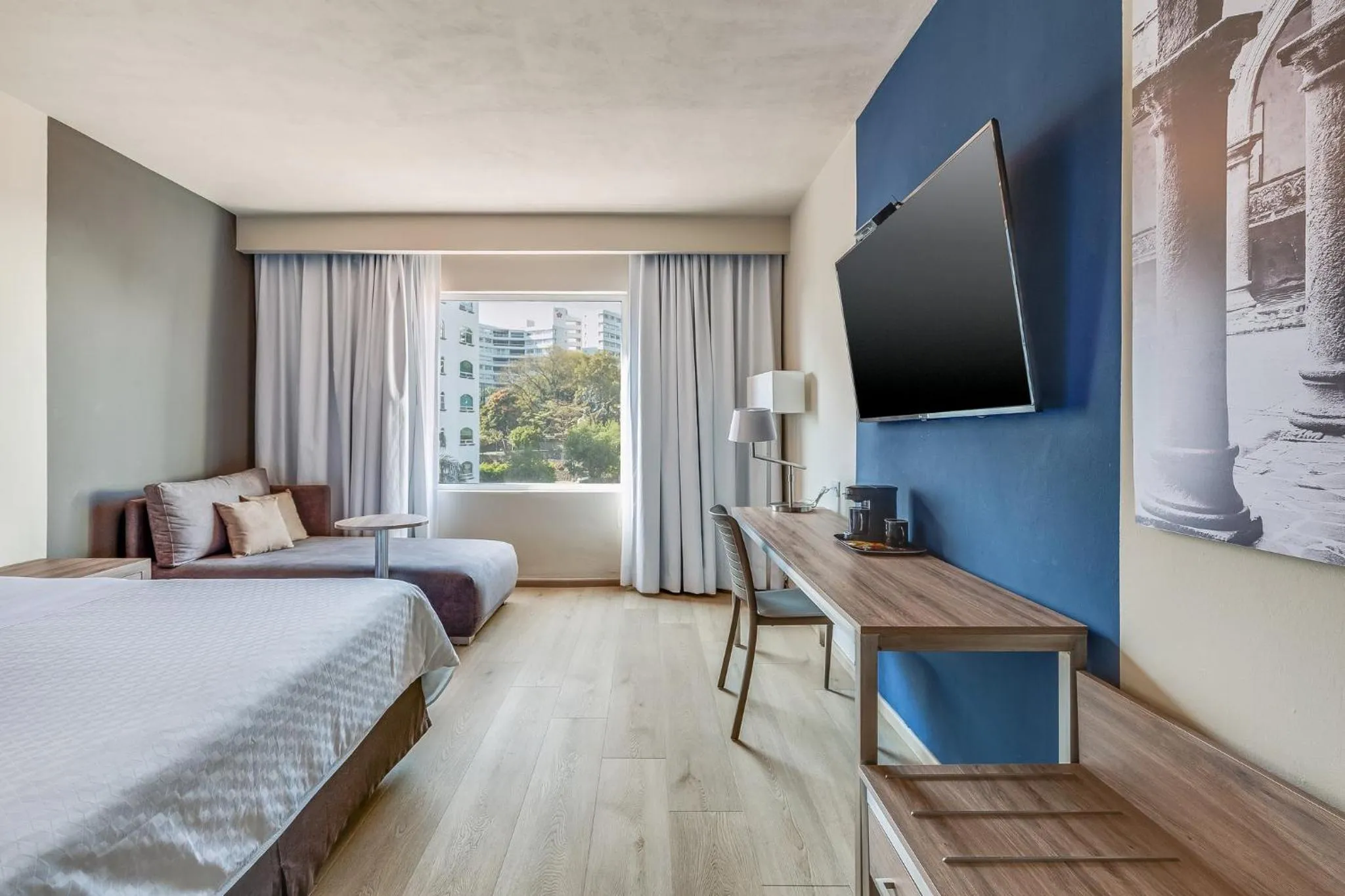 Hiking, Bed in Fiesta Inn Cuernavaca