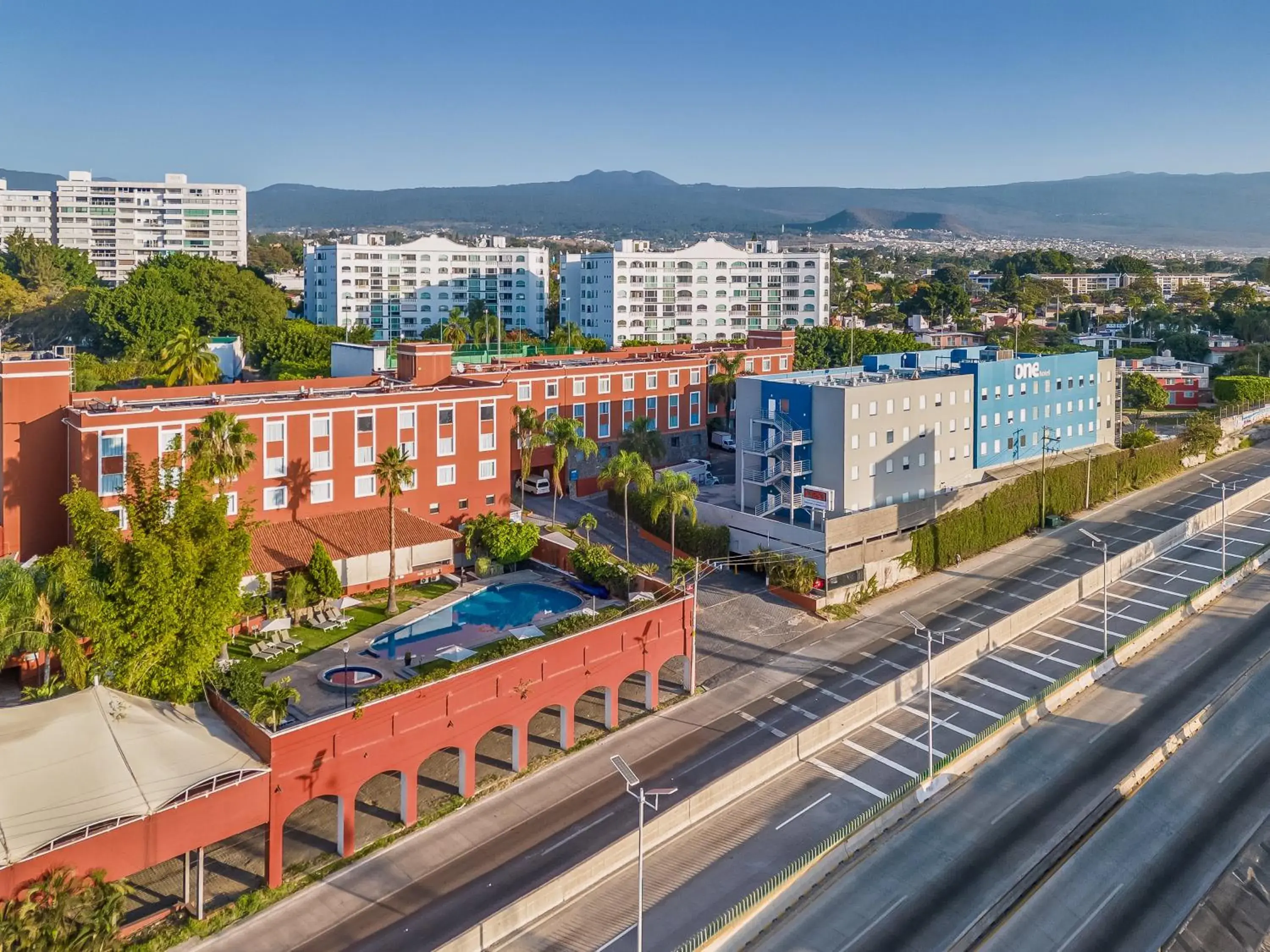 Property building in Fiesta Inn Cuernavaca Property building in Fiesta Inn Cuernavaca
