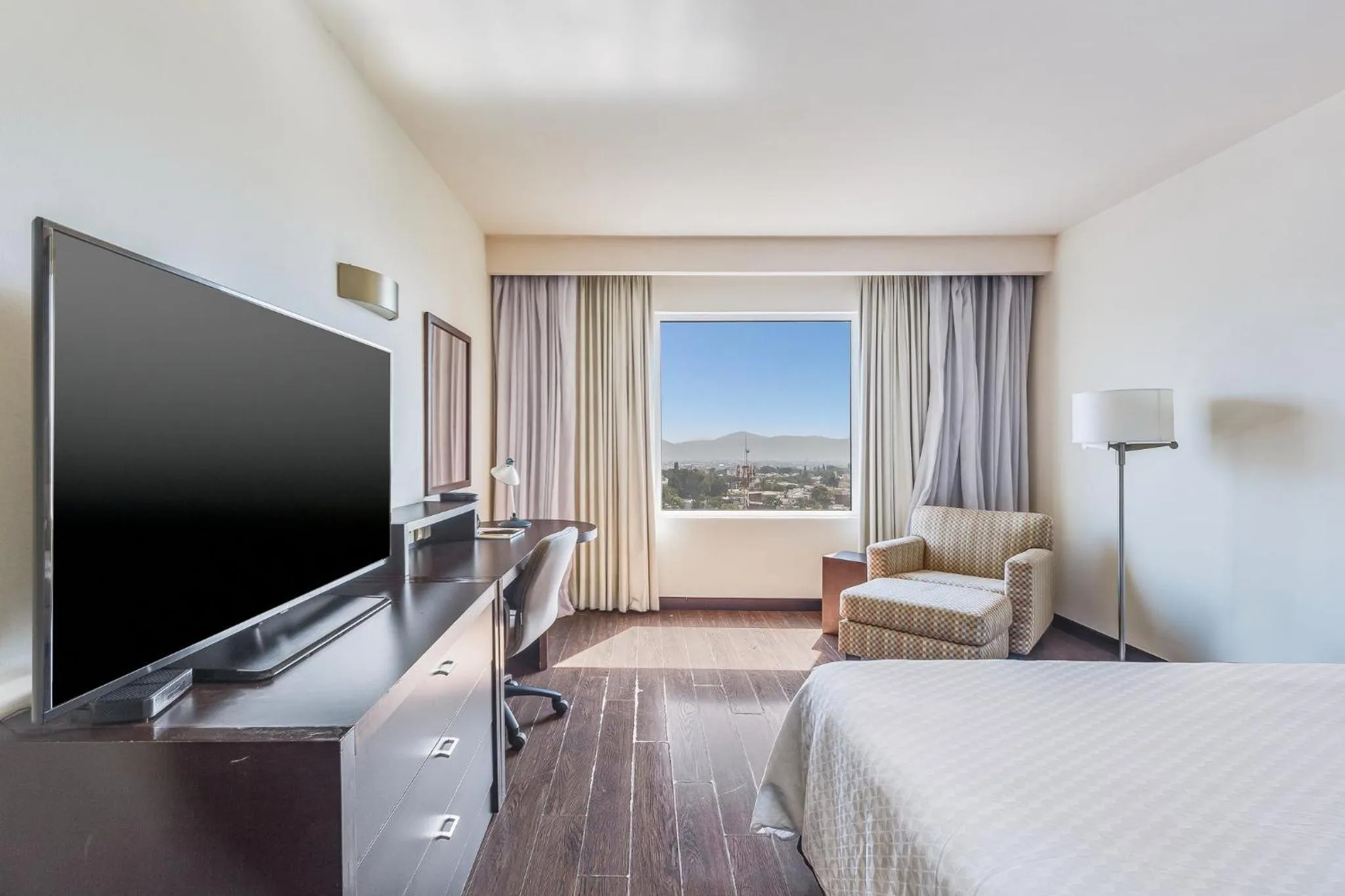 Bedroom, Bed in Fiesta Inn Cuernavaca