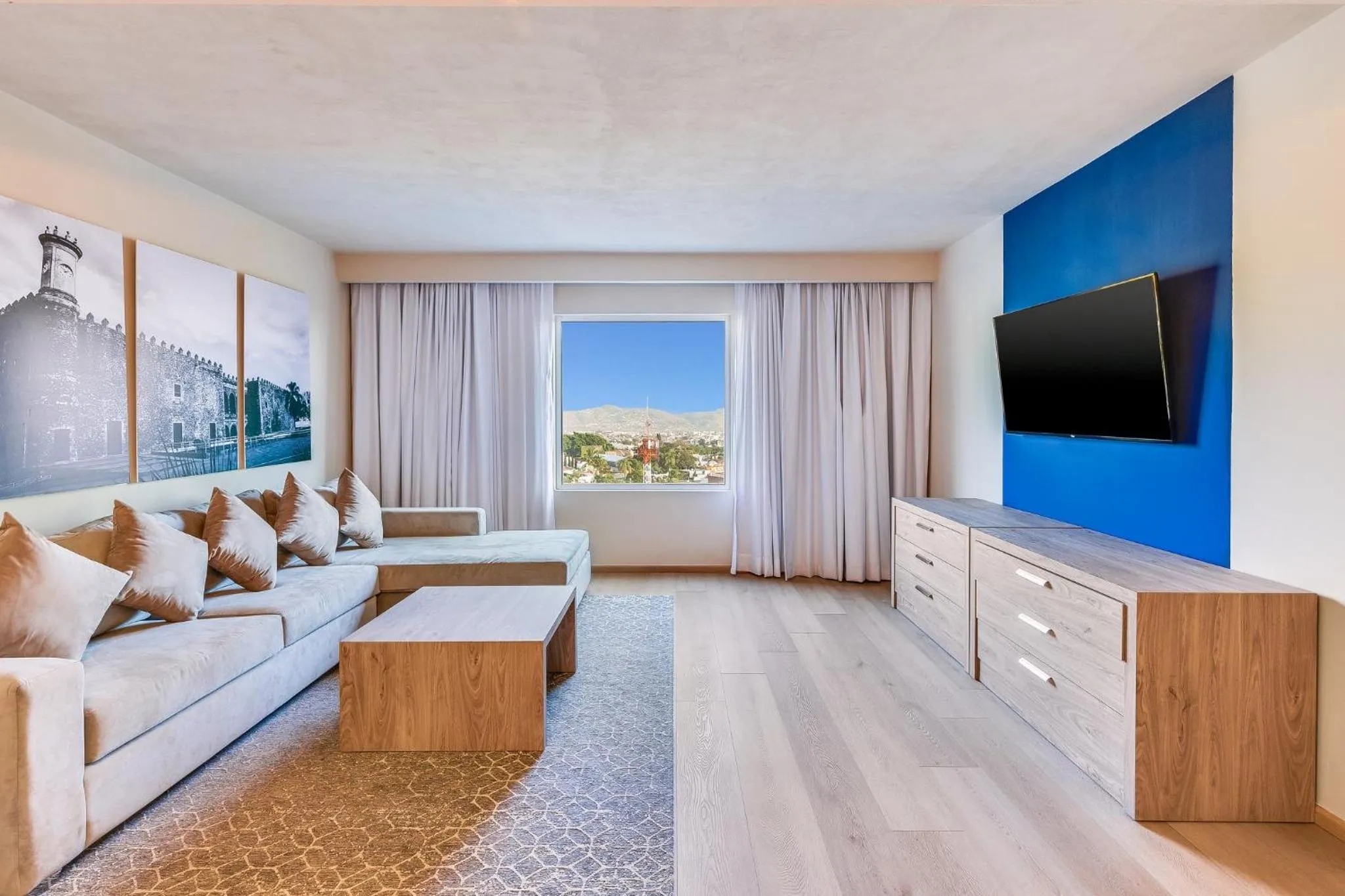 Bedroom in Fiesta Inn Cuernavaca