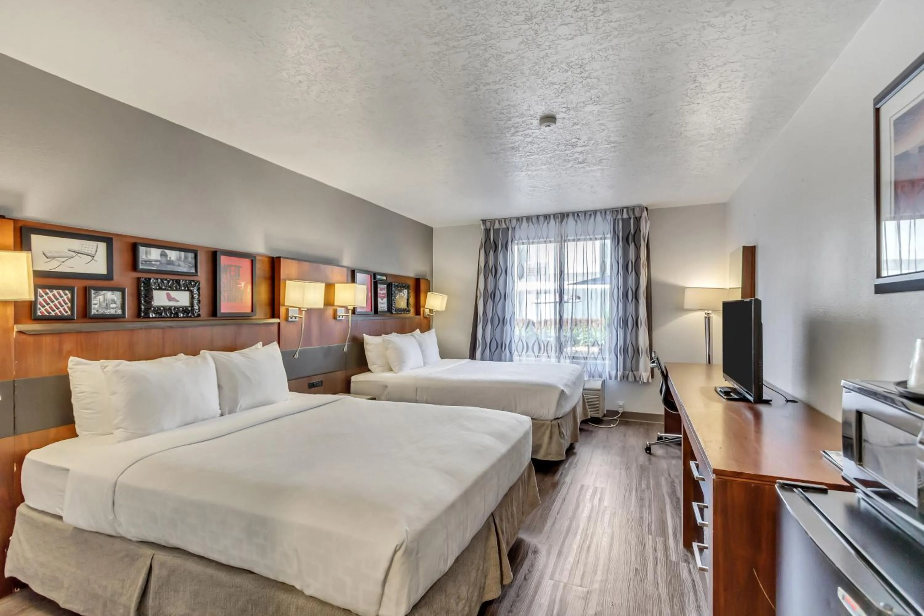 Bed in Clarion Inn Salt Lake City Airport