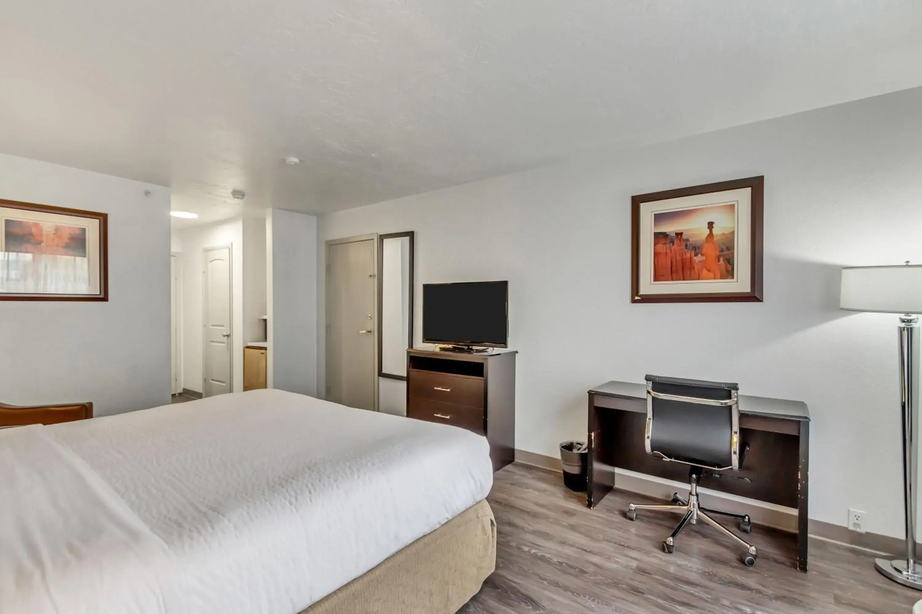 Photo of the whole room, Bed in Clarion Inn Salt Lake City Airport Photo of the whole room, Bed in Clarion Inn Salt Lake City Airport