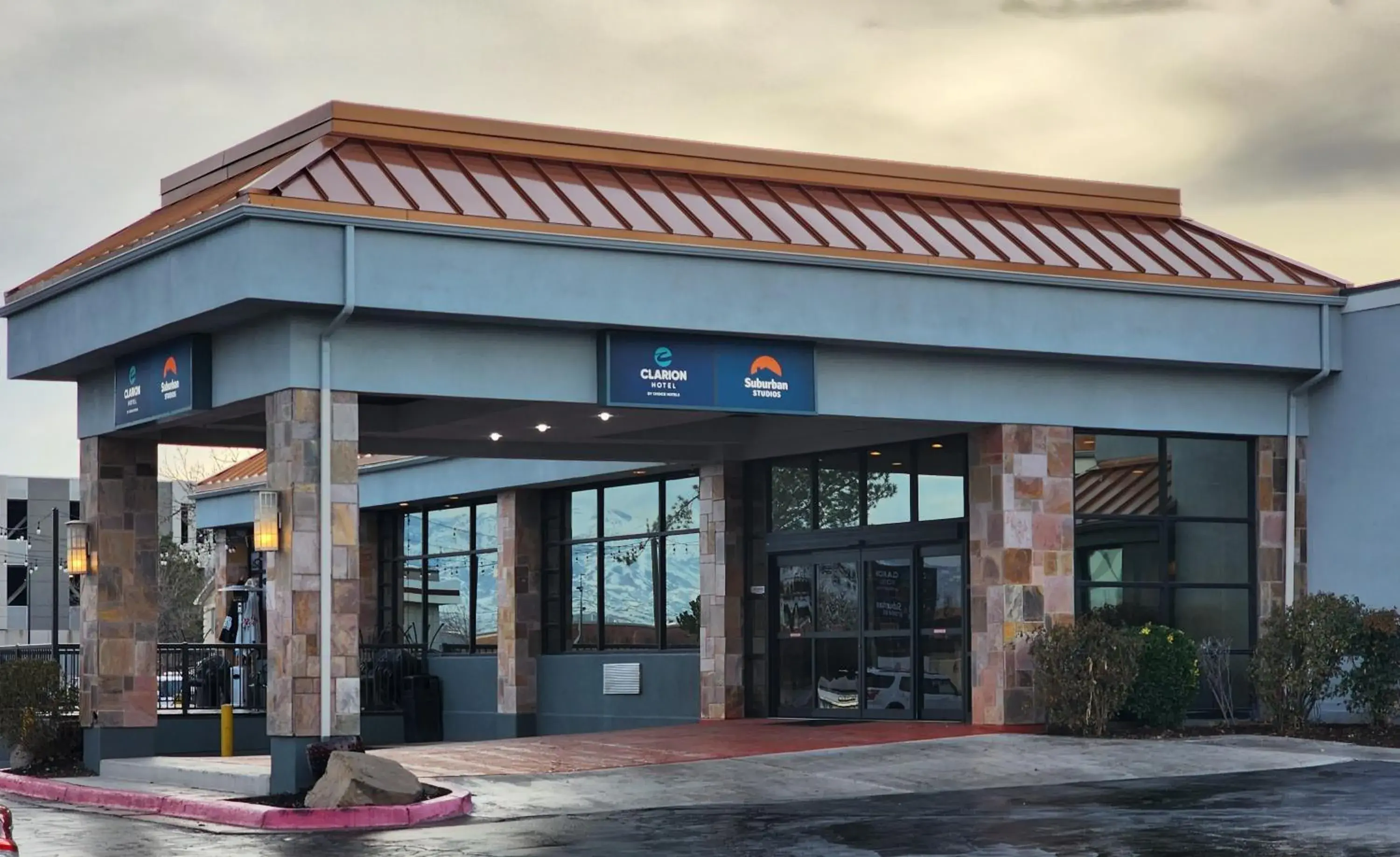 Property building in Clarion Inn Salt Lake City Airport Property building in Clarion Inn Salt Lake City Airport