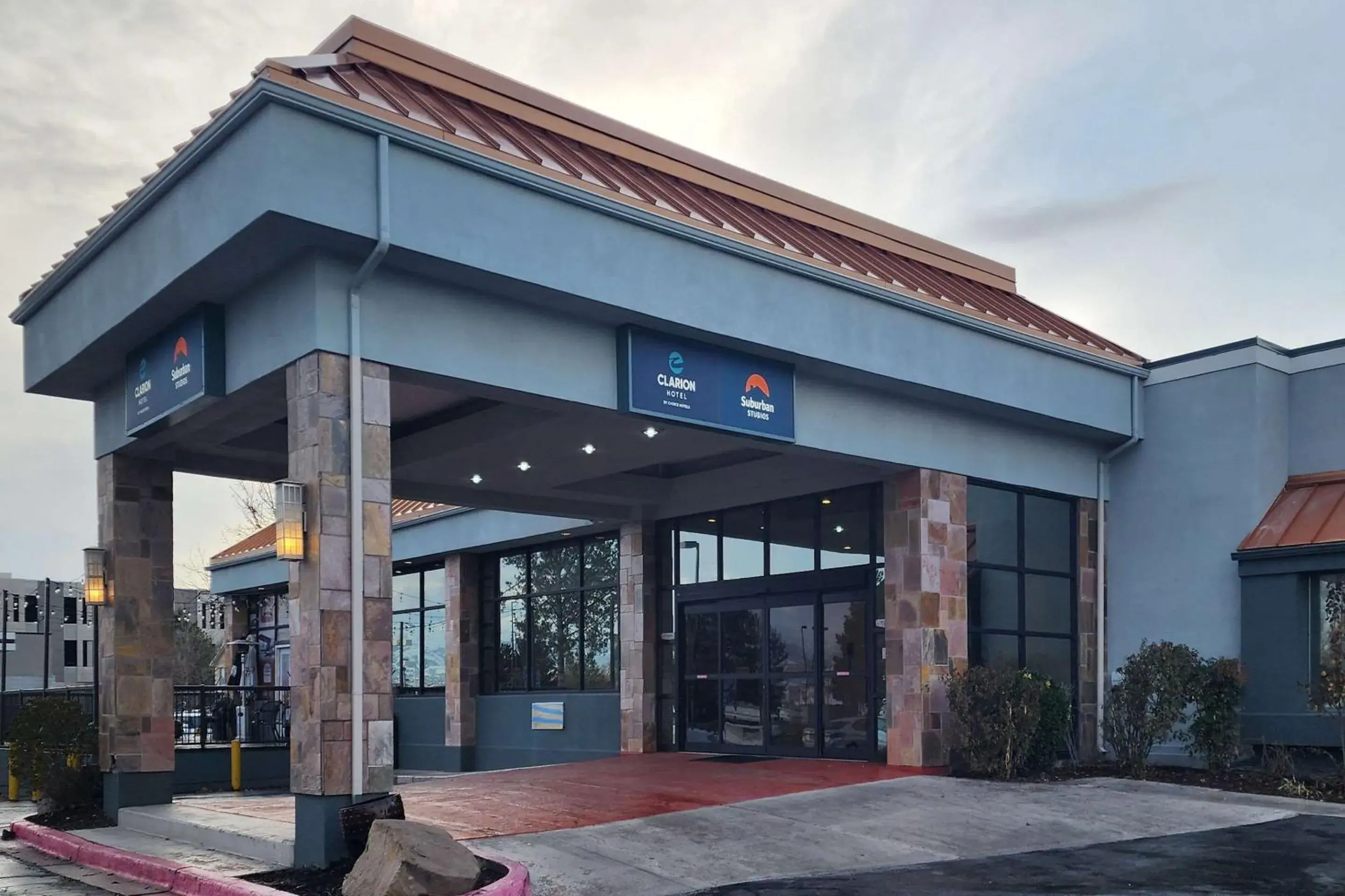 Property building in Clarion Inn Salt Lake City Airport Property building in Clarion Inn Salt Lake City Airport