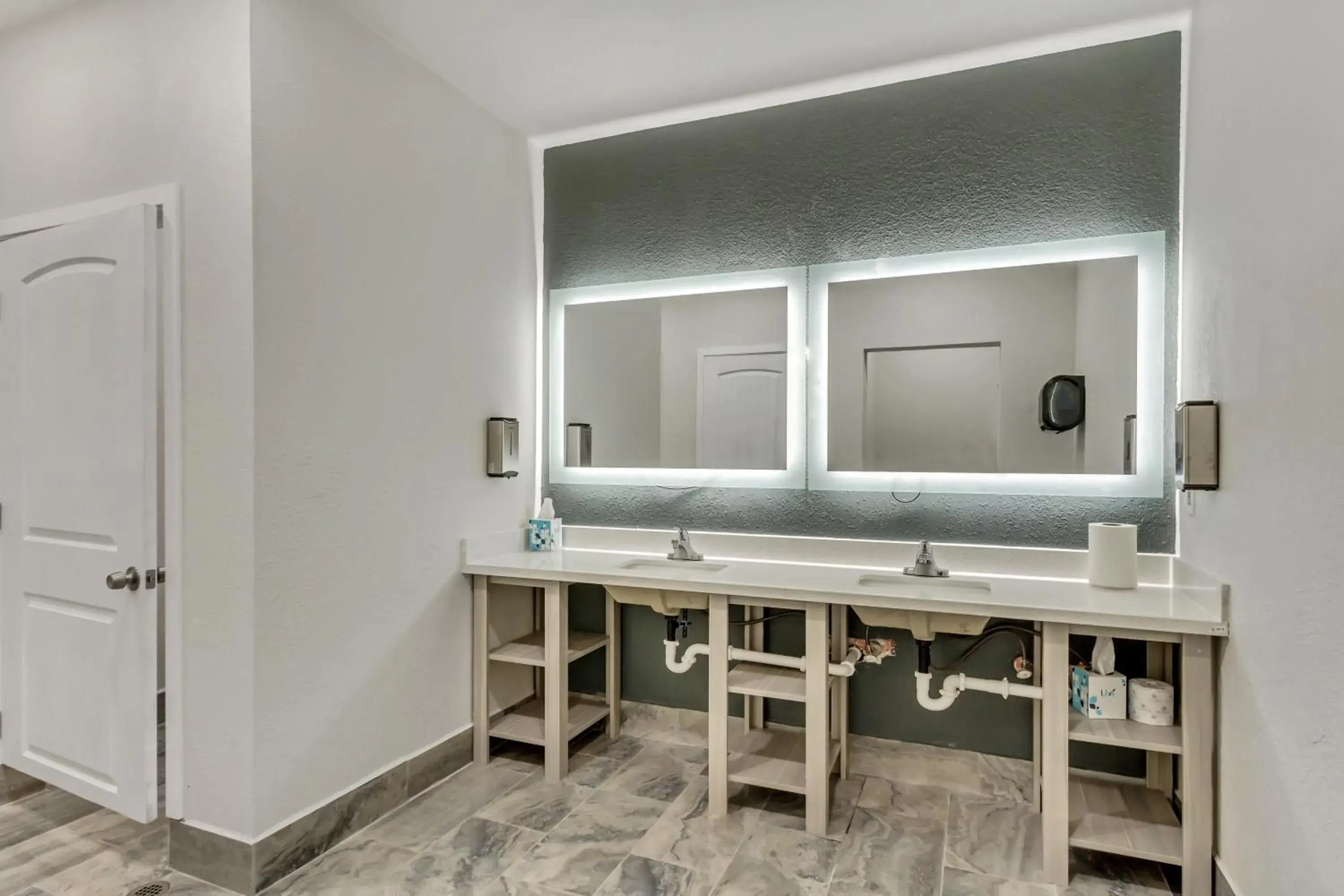 Bathroom in Clarion Inn Salt Lake City Airport Bathroom in Clarion Inn Salt Lake City Airport