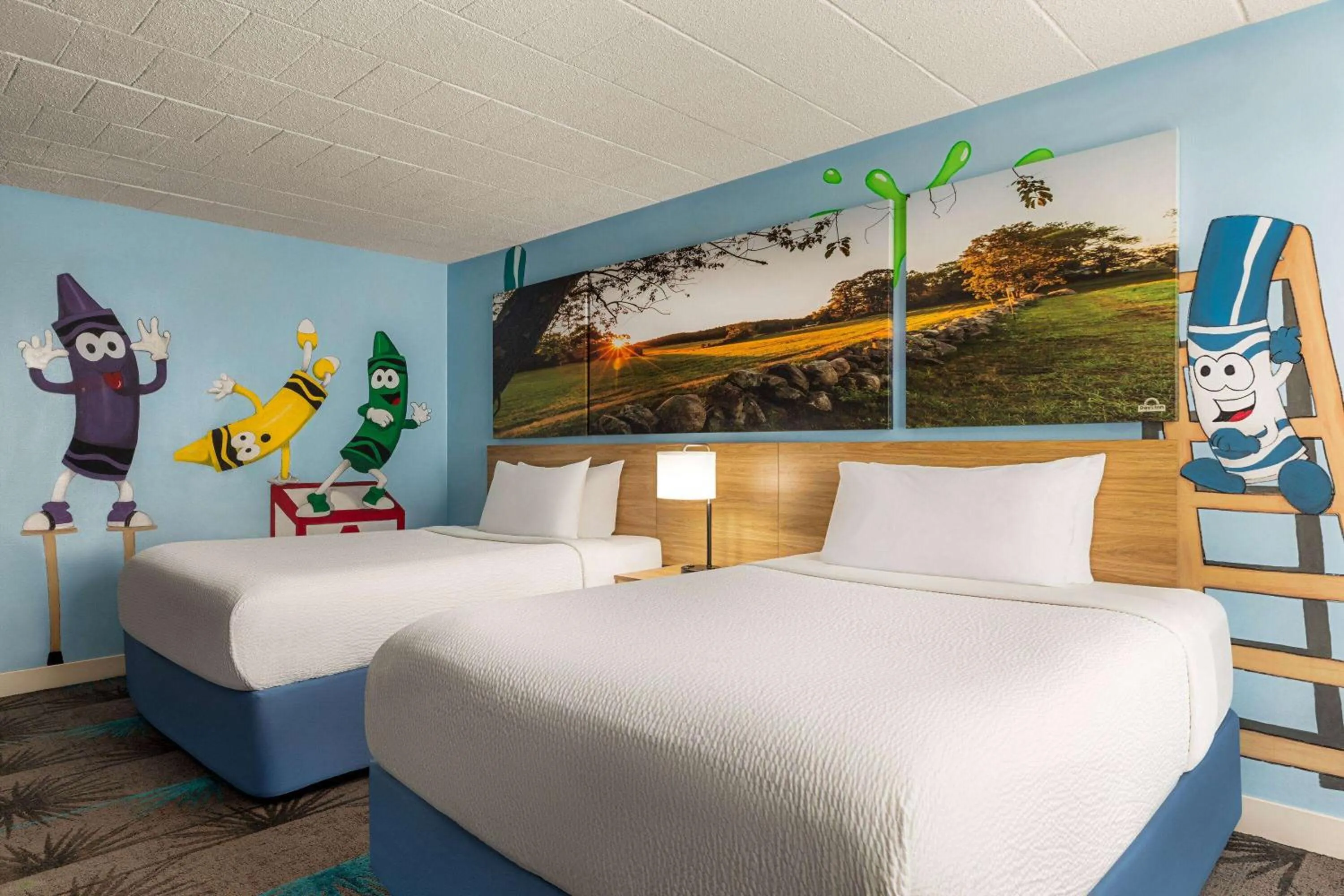 Photo of the whole room, Bed in Days Hotel by Wyndham Allentown Airport / Lehigh Valley