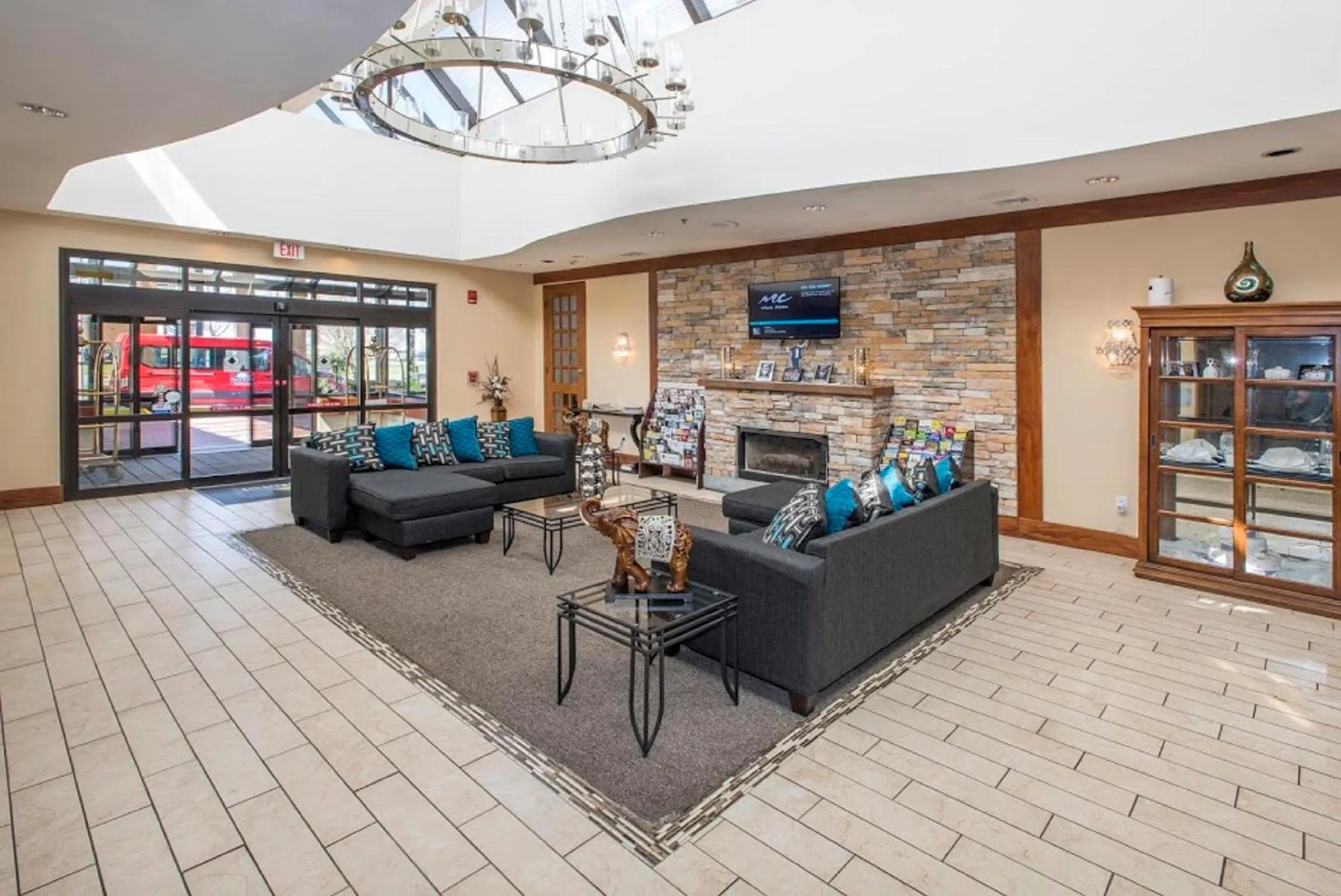 Lobby or reception in Days Hotel by Wyndham Allentown Airport / Lehigh Valley