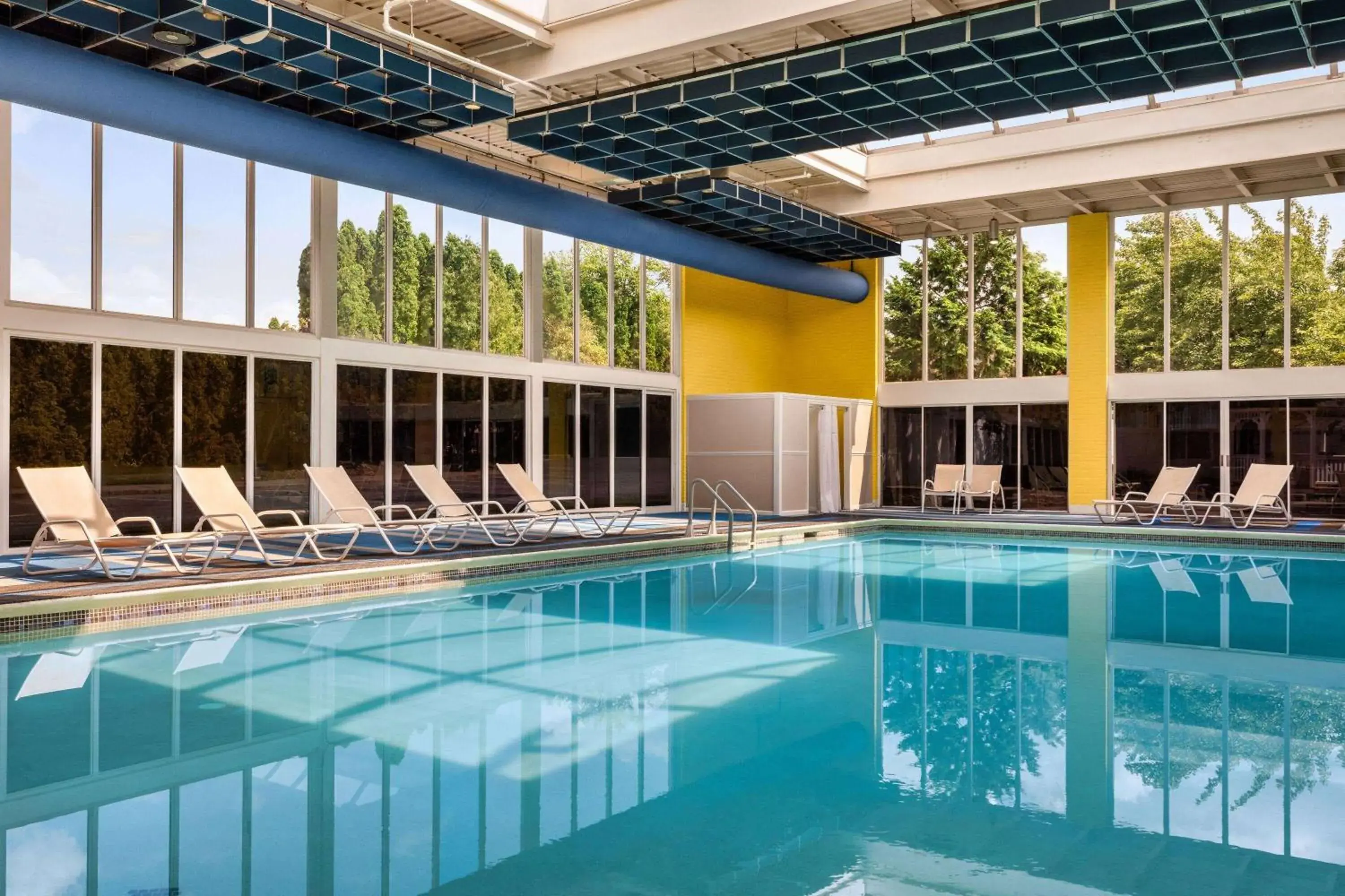 Swimming pool in Days Hotel by Wyndham Allentown Airport / Lehigh Valley Swimming pool in Days Hotel by Wyndham Allentown Airport / Lehigh Valley