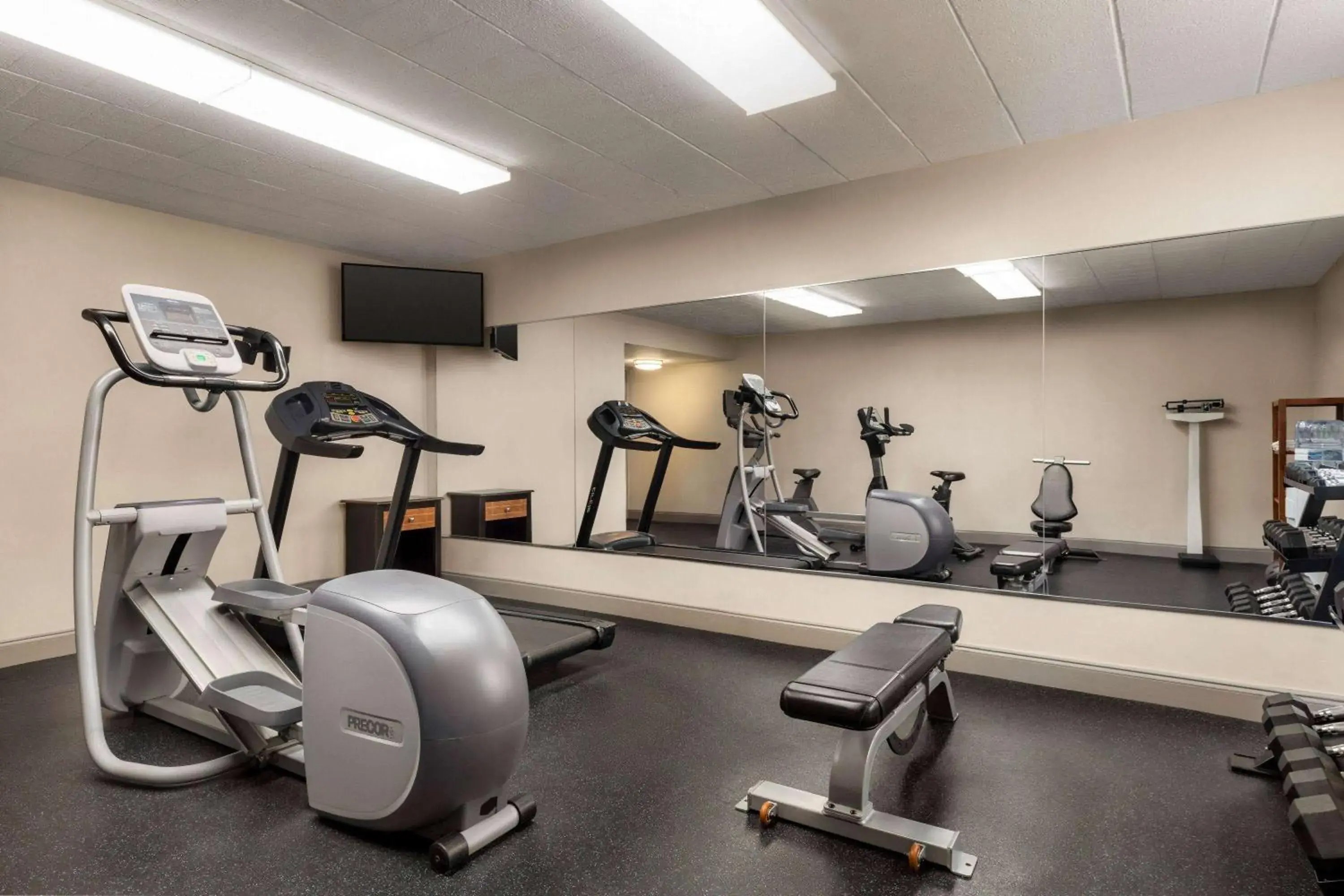 Fitness centre/facilities in Days Hotel by Wyndham Allentown Airport / Lehigh Valley Fitness centre/facilities in Days Hotel by Wyndham Allentown Airport / Lehigh Valley