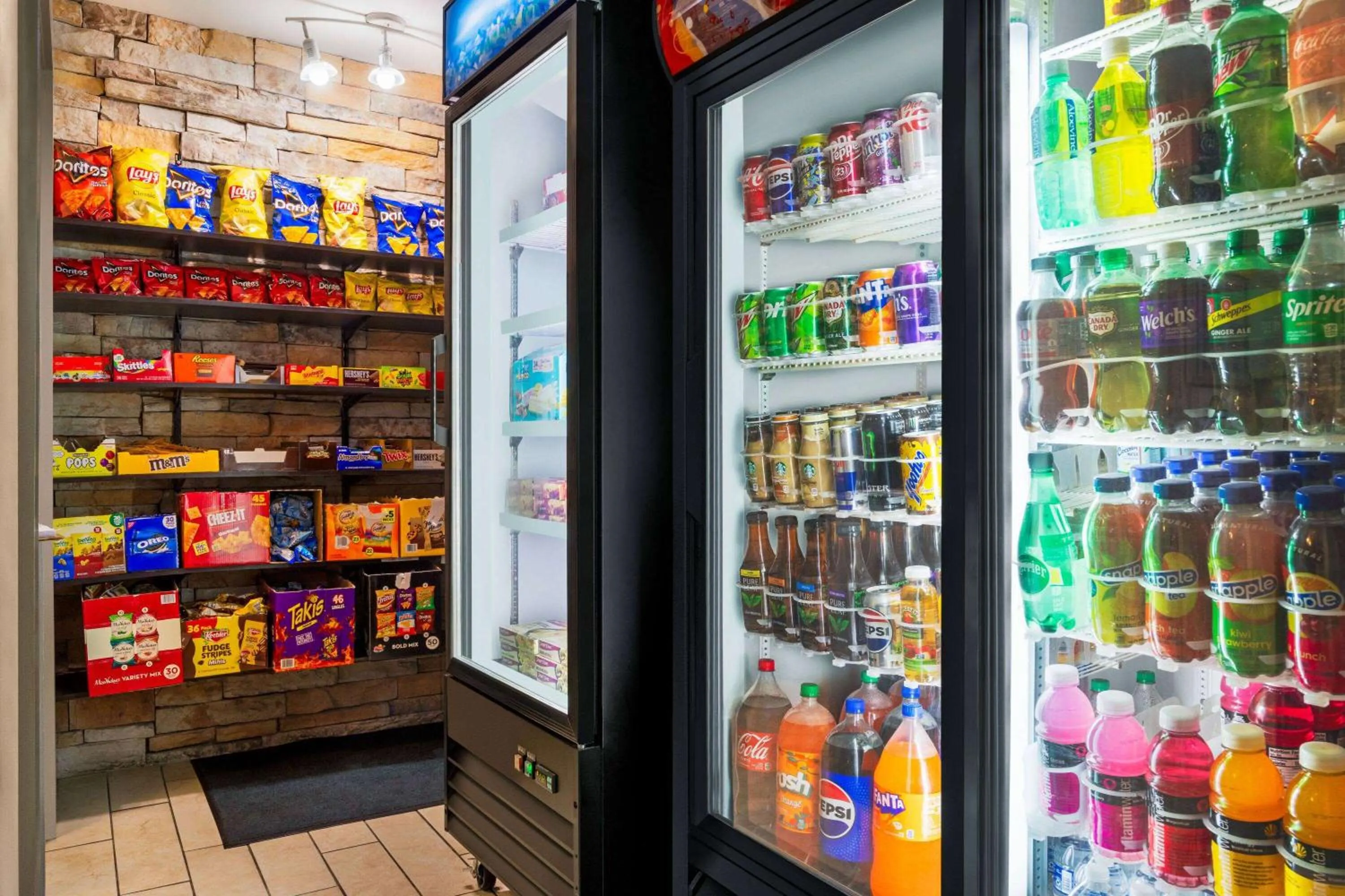 Food and drinks in Days Hotel by Wyndham Allentown Airport / Lehigh Valley