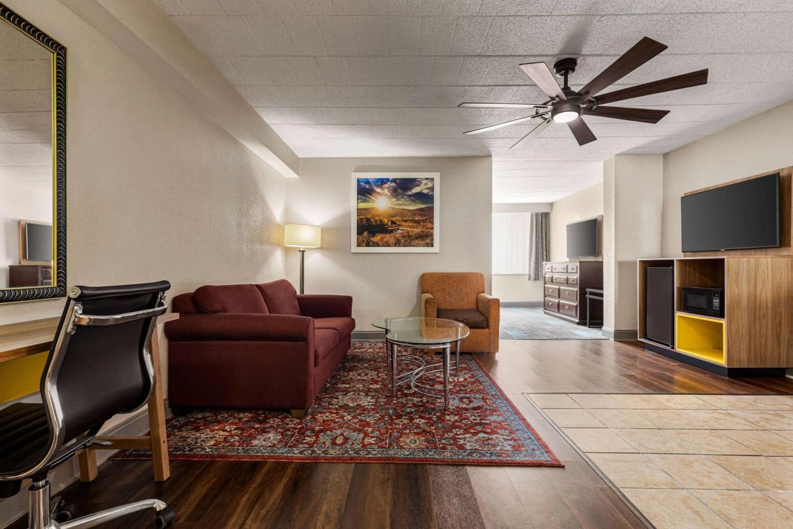 Living room in Days Hotel by Wyndham Allentown Airport / Lehigh Valley