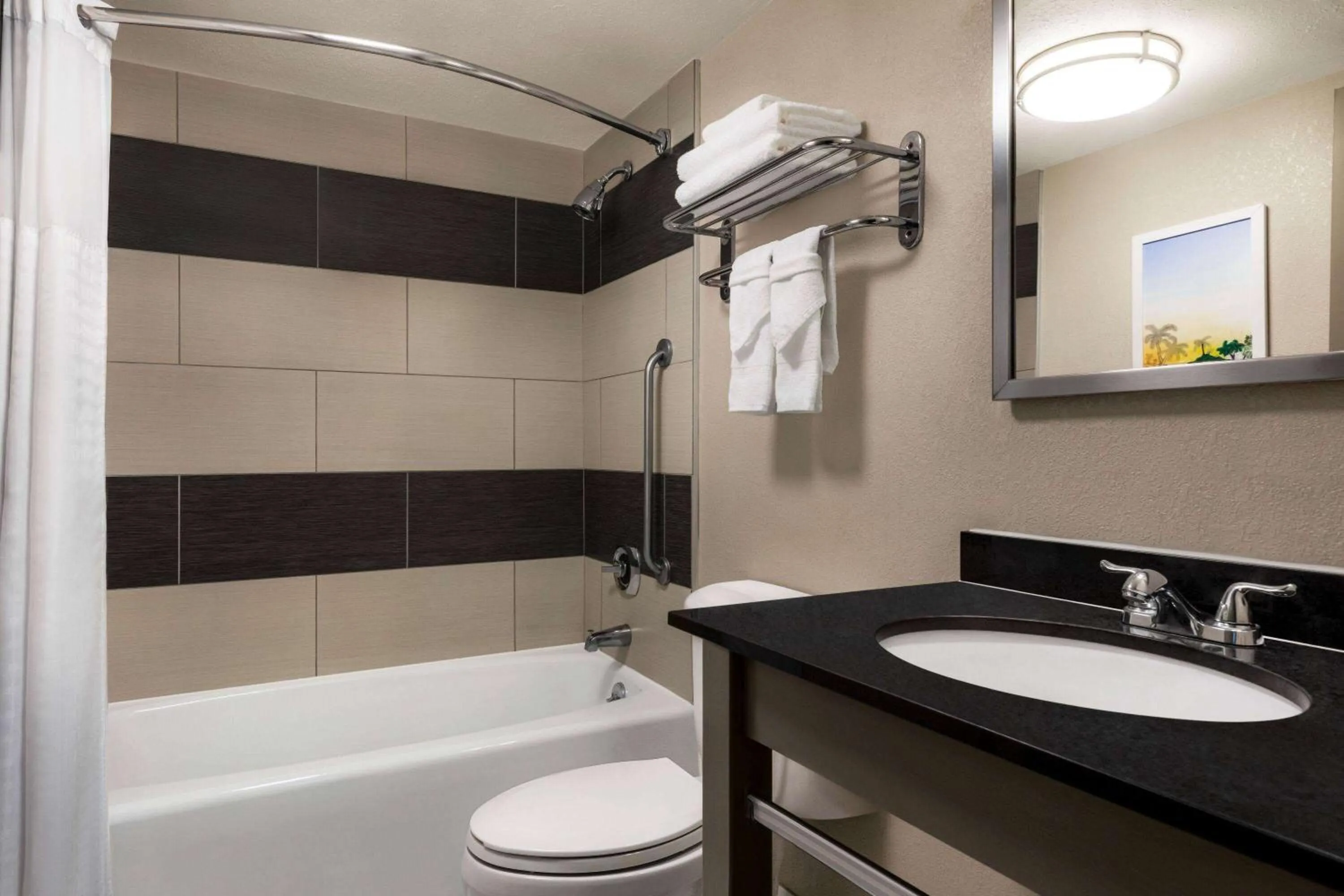 Bathroom in Days Hotel by Wyndham Allentown Airport / Lehigh Valley