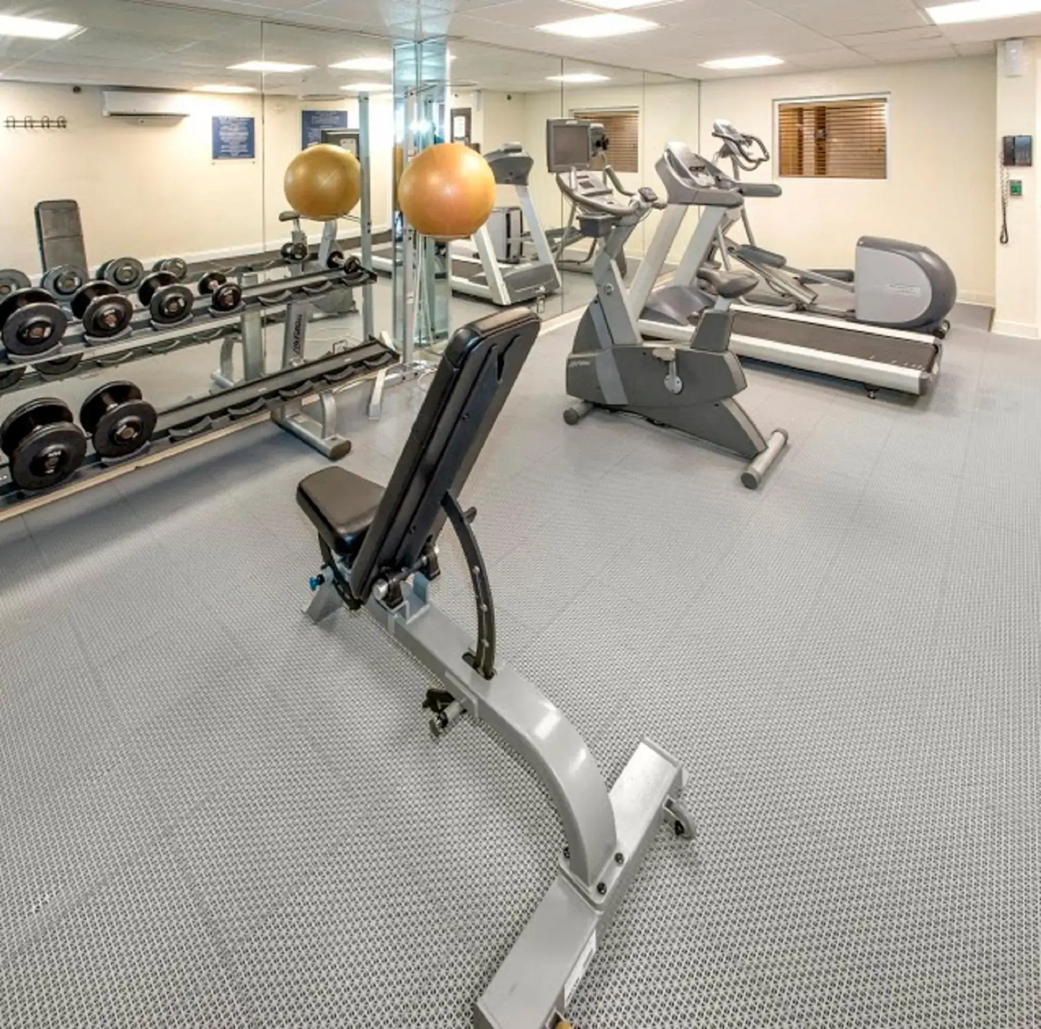 Fitness centre/facilities in Days Hotel by Wyndham Allentown Airport / Lehigh Valley Fitness centre/facilities in Days Hotel by Wyndham Allentown Airport / Lehigh Valley