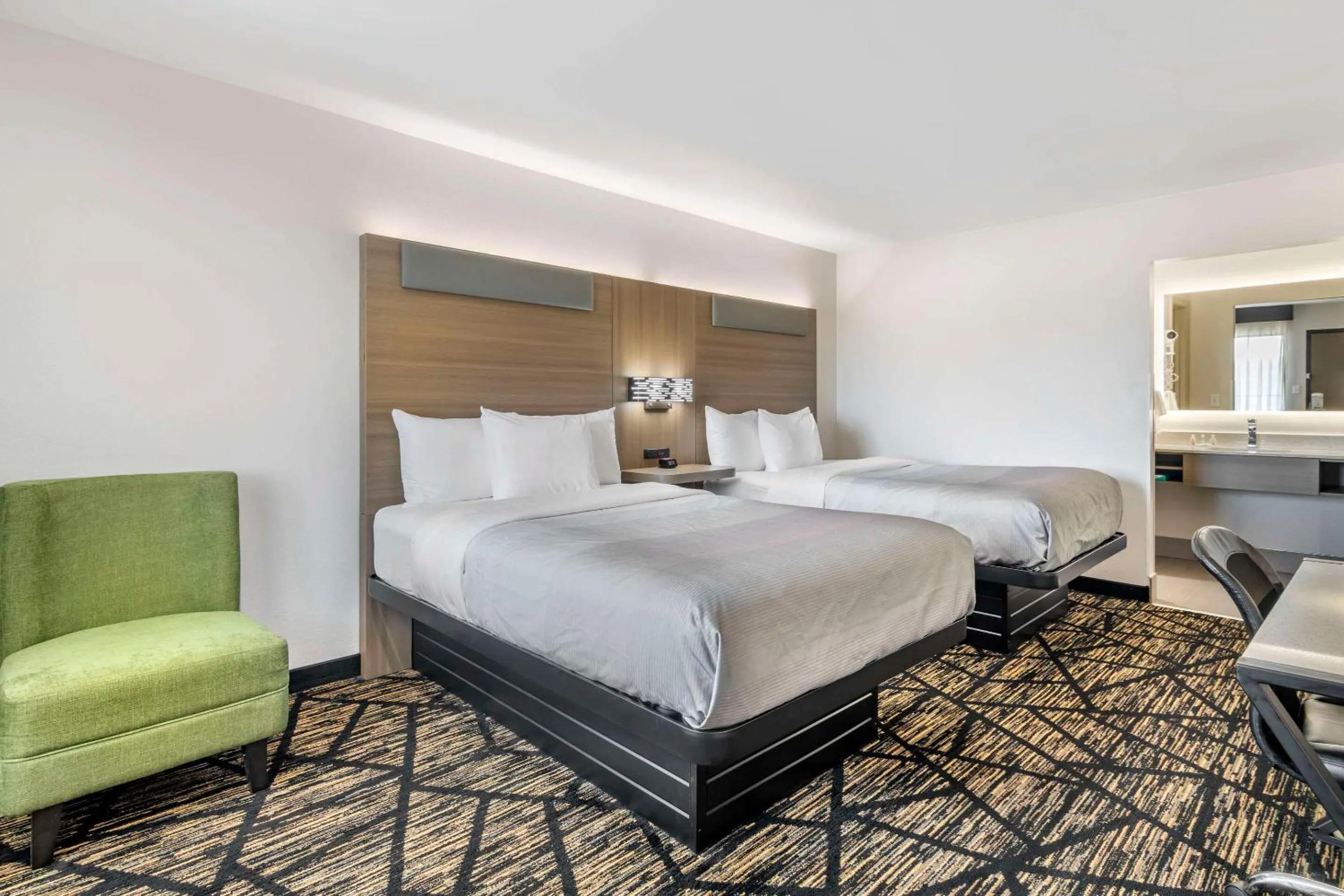 Bedroom, Bed in Quality Inn & Suites Athens University Area