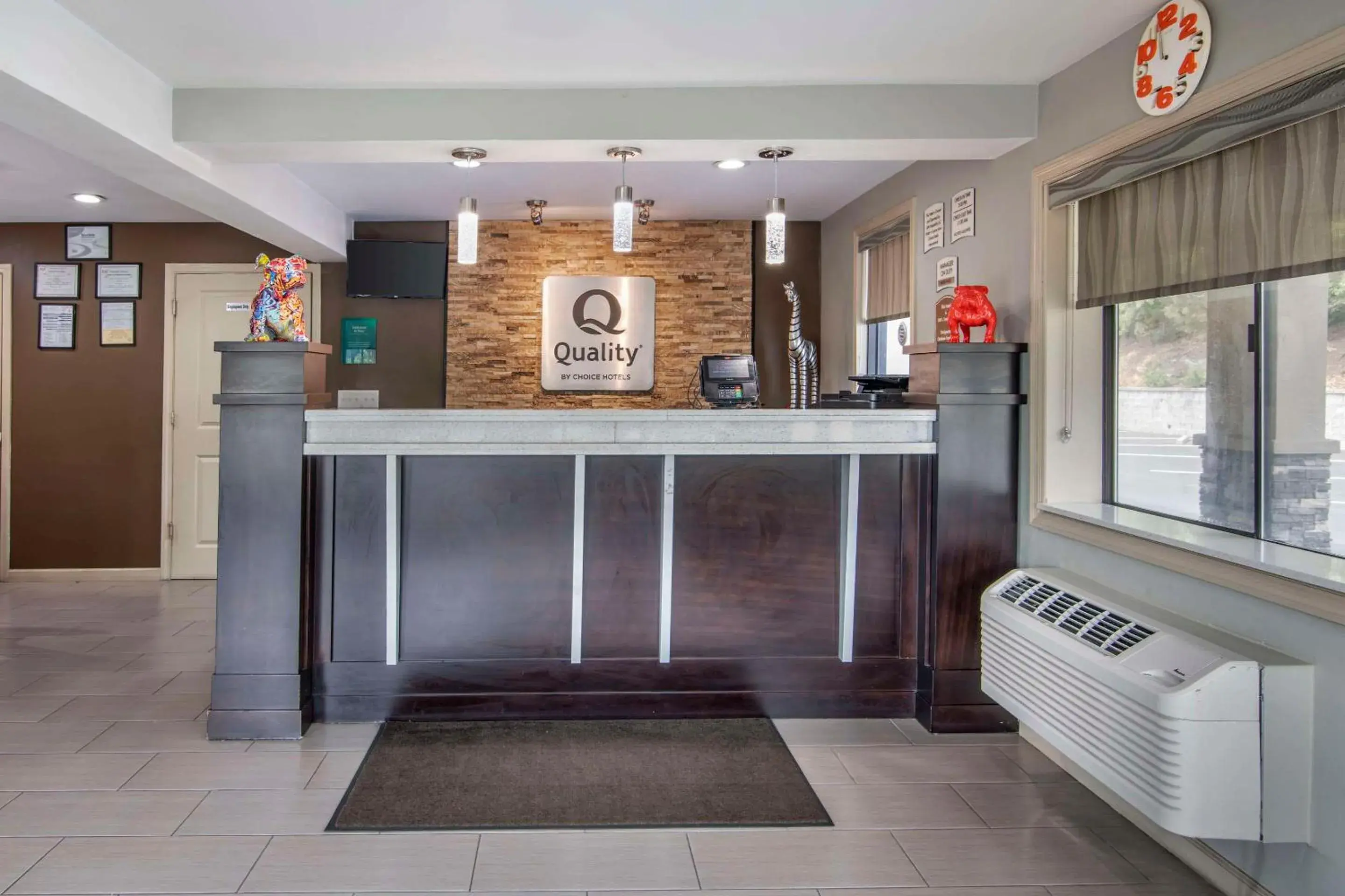 Lobby or reception in Quality Inn & Suites Athens University Area Lobby or reception in Quality Inn & Suites Athens University Area