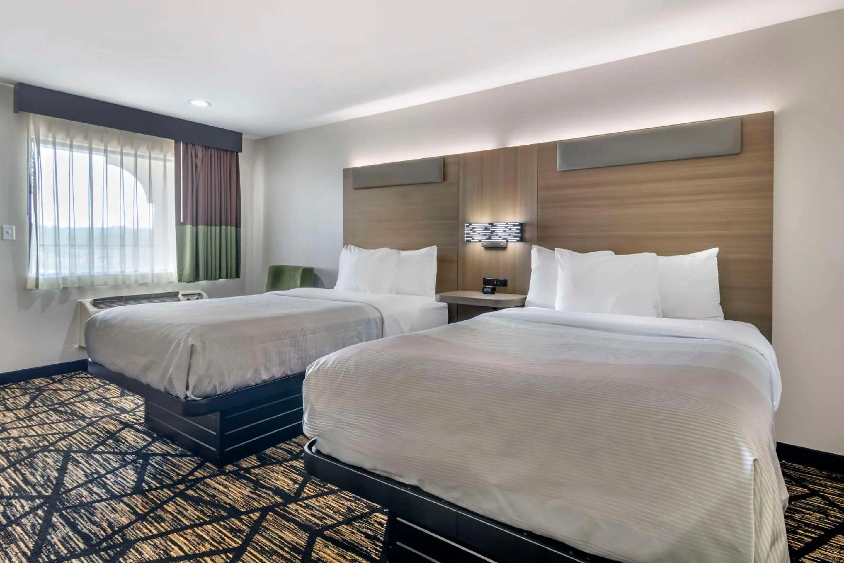 Bedroom, Bed in Quality Inn & Suites Athens University Area