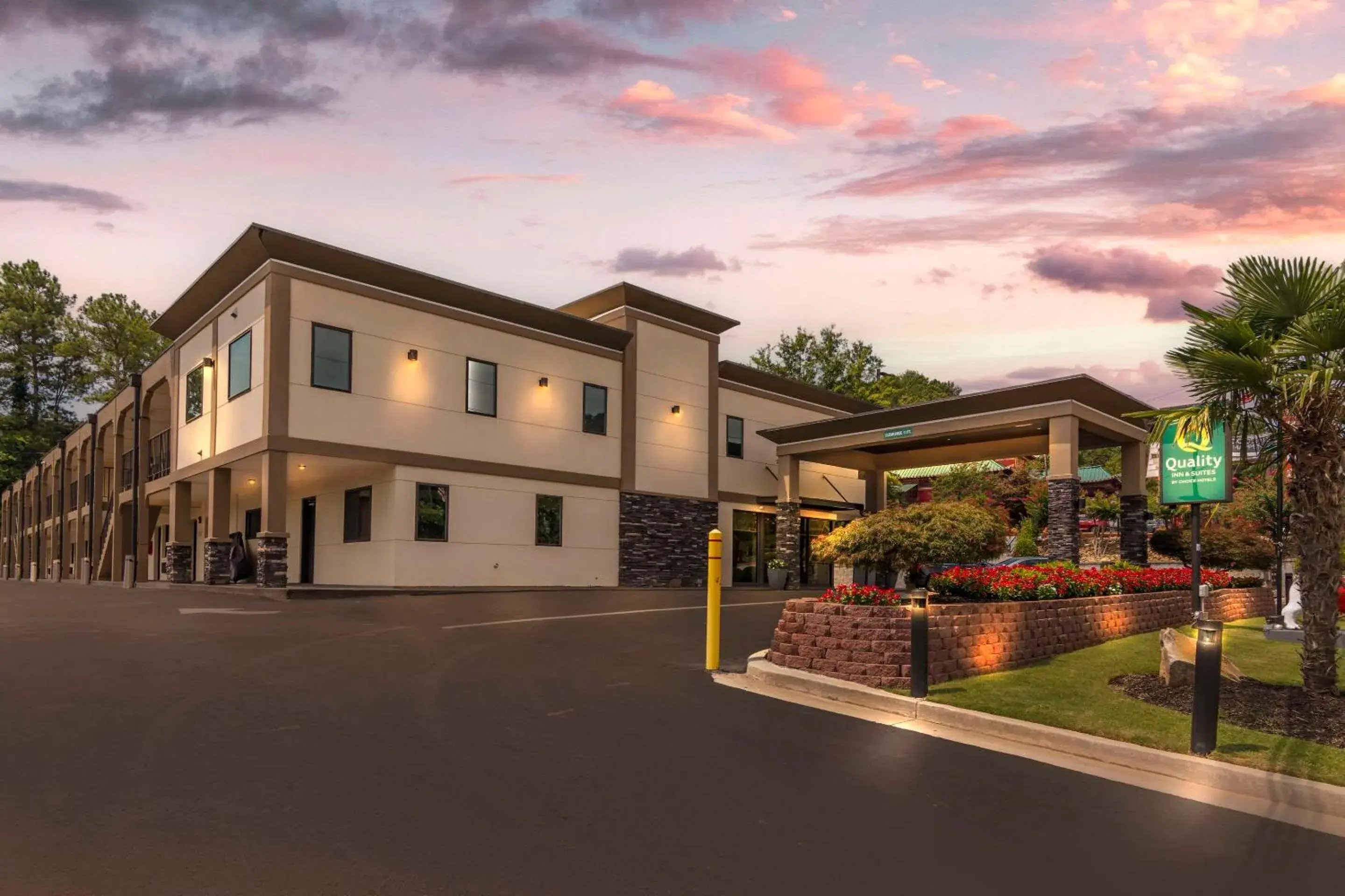 Property building in Quality Inn & Suites Athens University Area Property building in Quality Inn & Suites Athens University Area