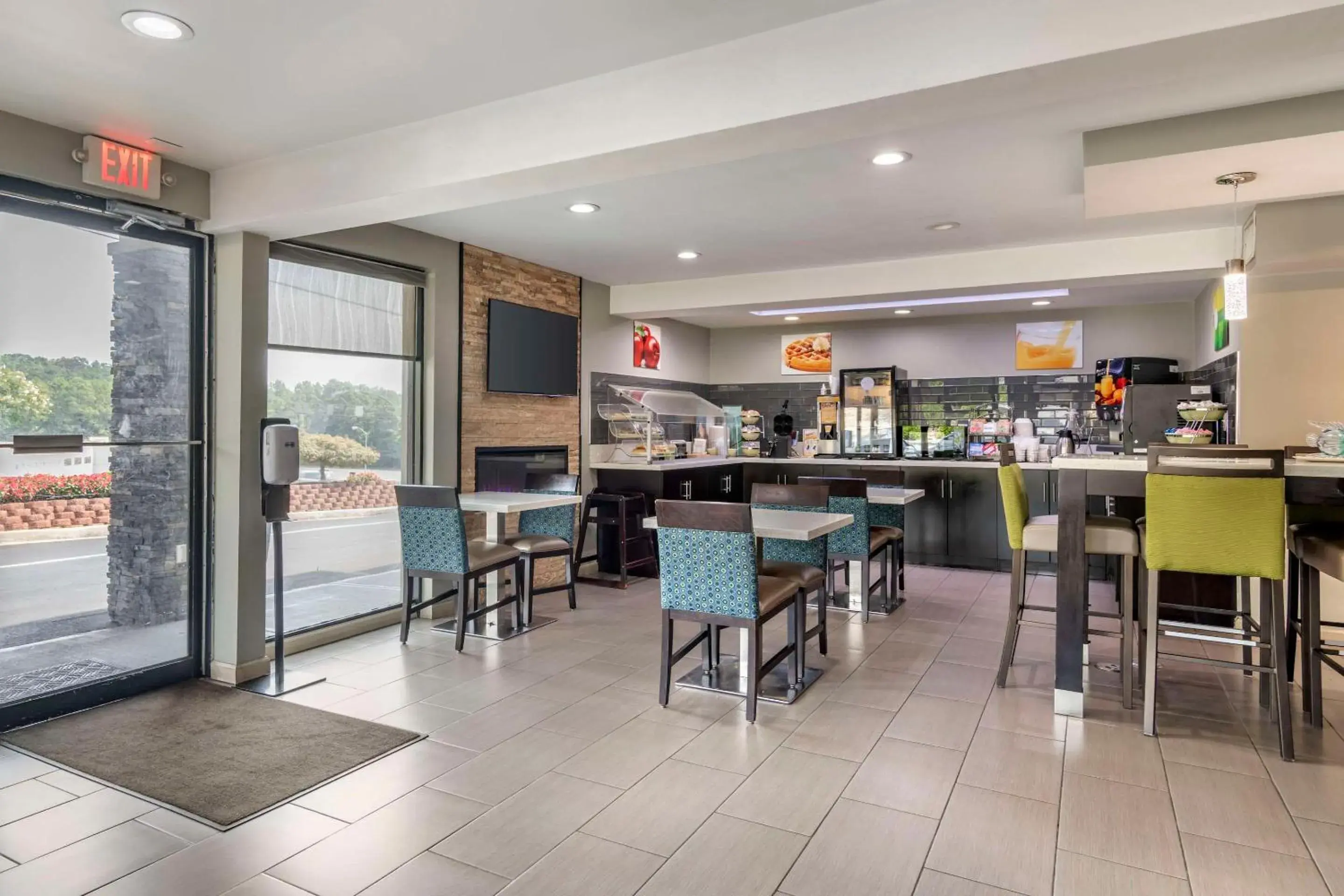 Breakfast in Quality Inn & Suites Athens University Area Breakfast in Quality Inn & Suites Athens University Area