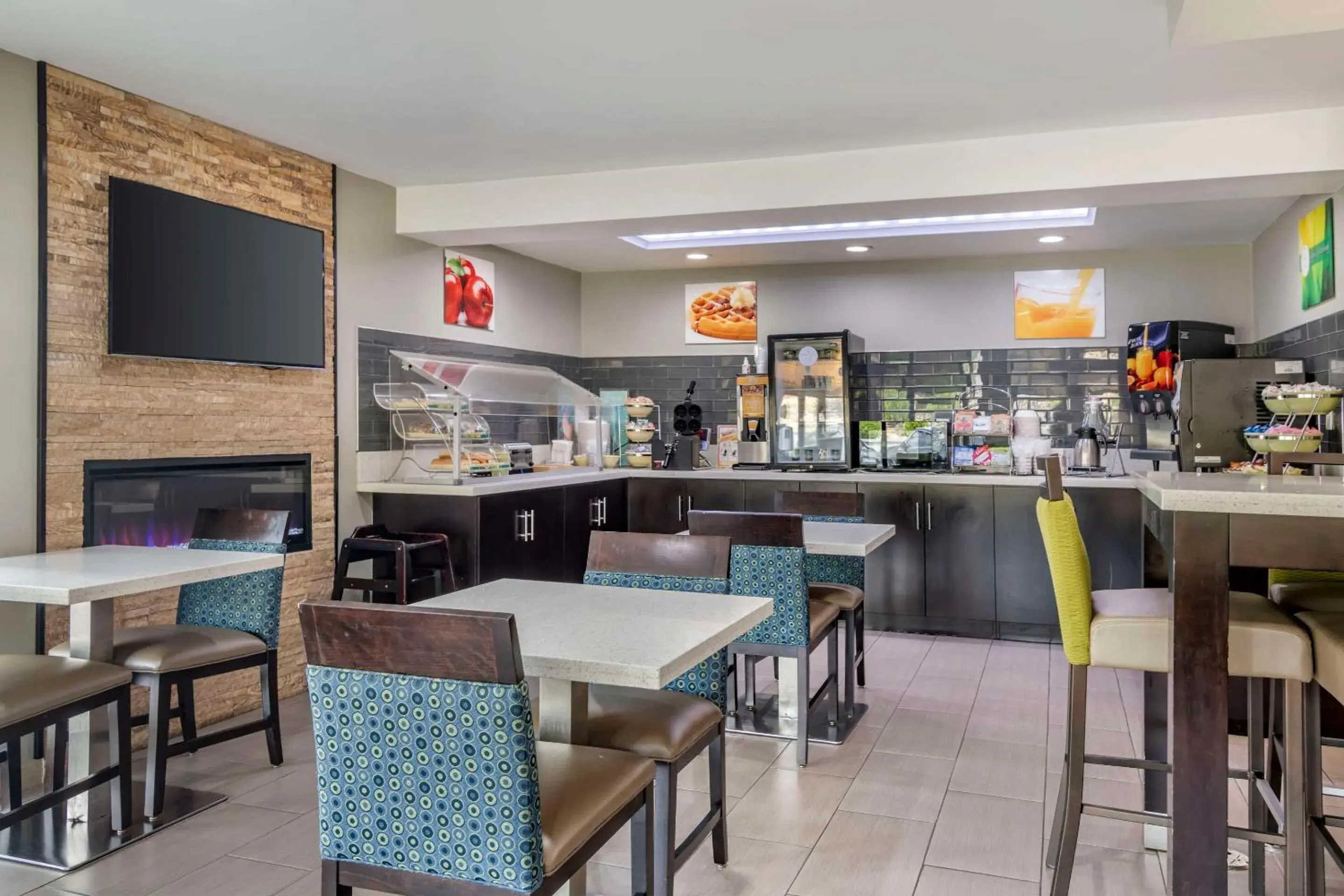 Breakfast in Quality Inn & Suites Athens University Area Breakfast in Quality Inn & Suites Athens University Area